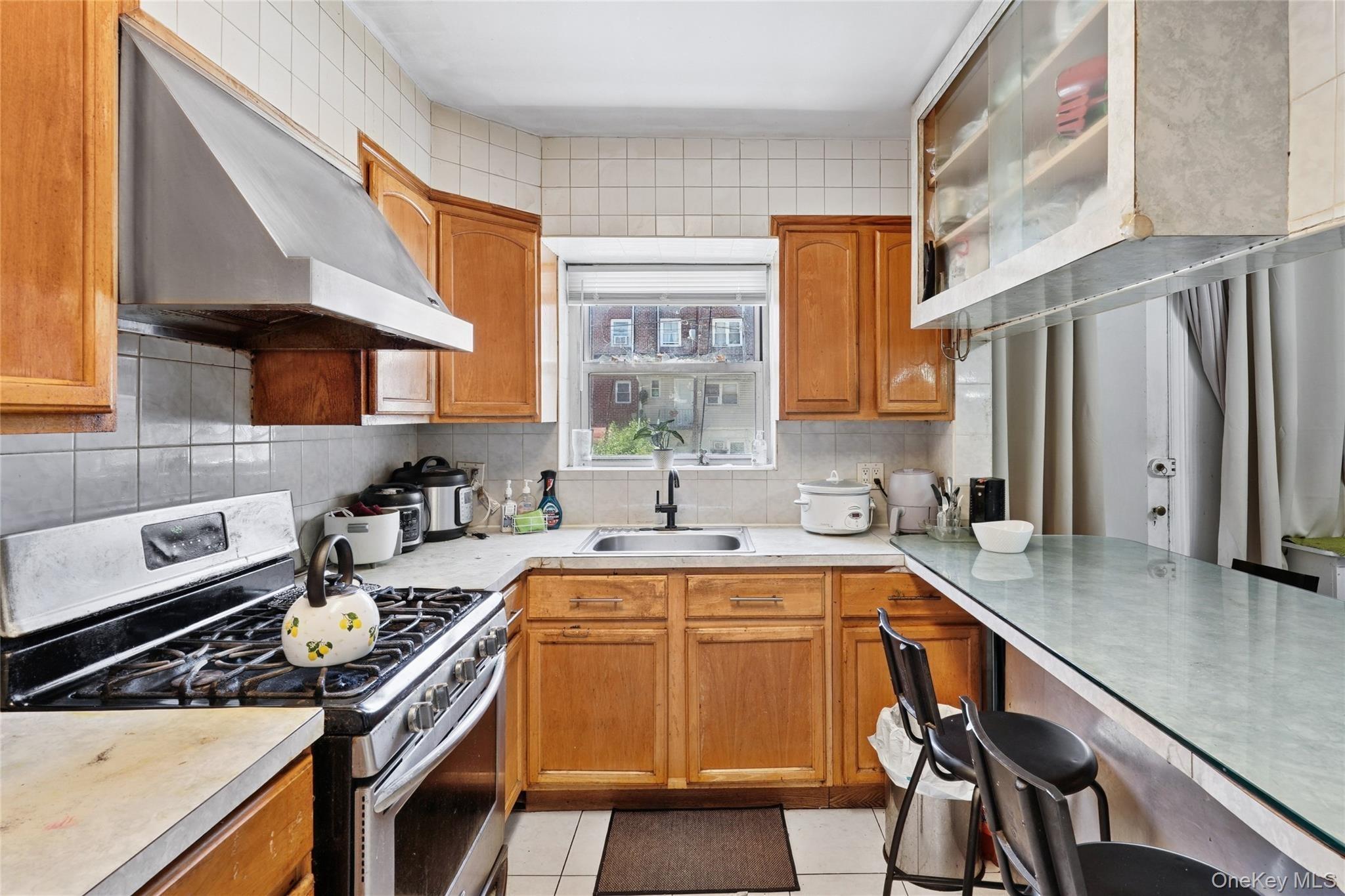 76th St, East Elmhurst, NY 11370