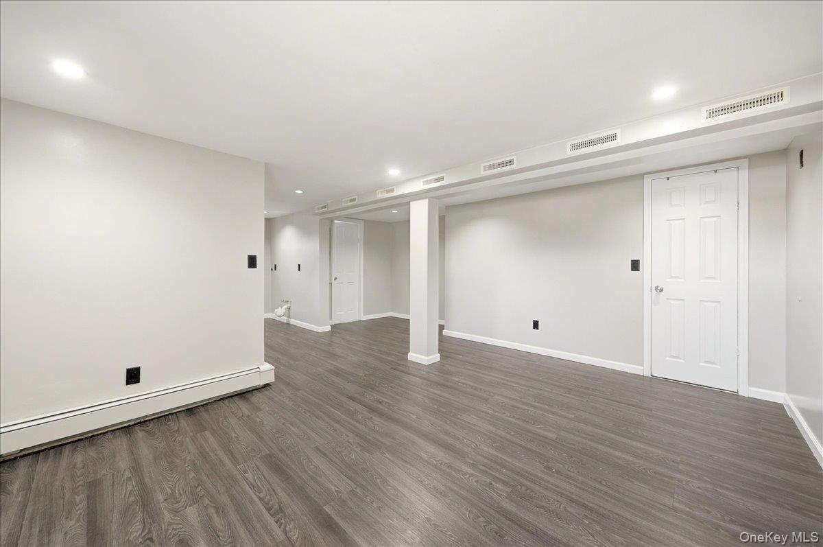 Greenvale Ave, Yonkers, NY 10703