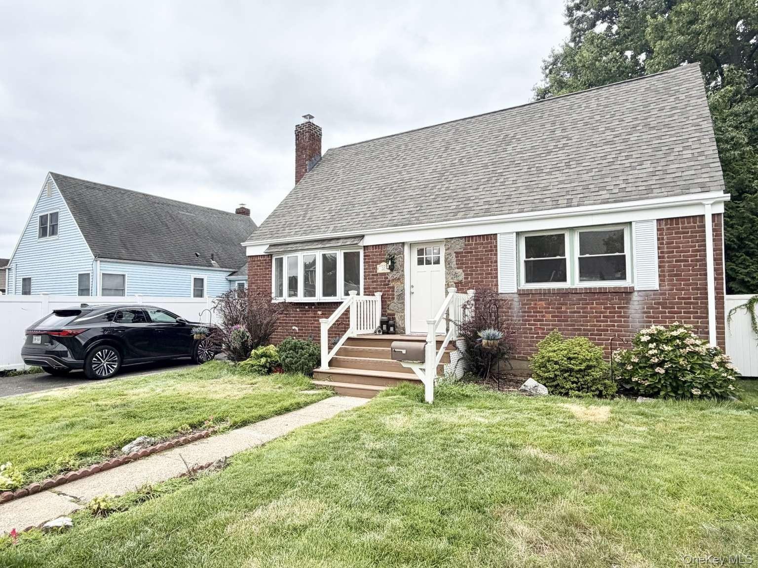 Iris Ave, Merrick, NY 11566