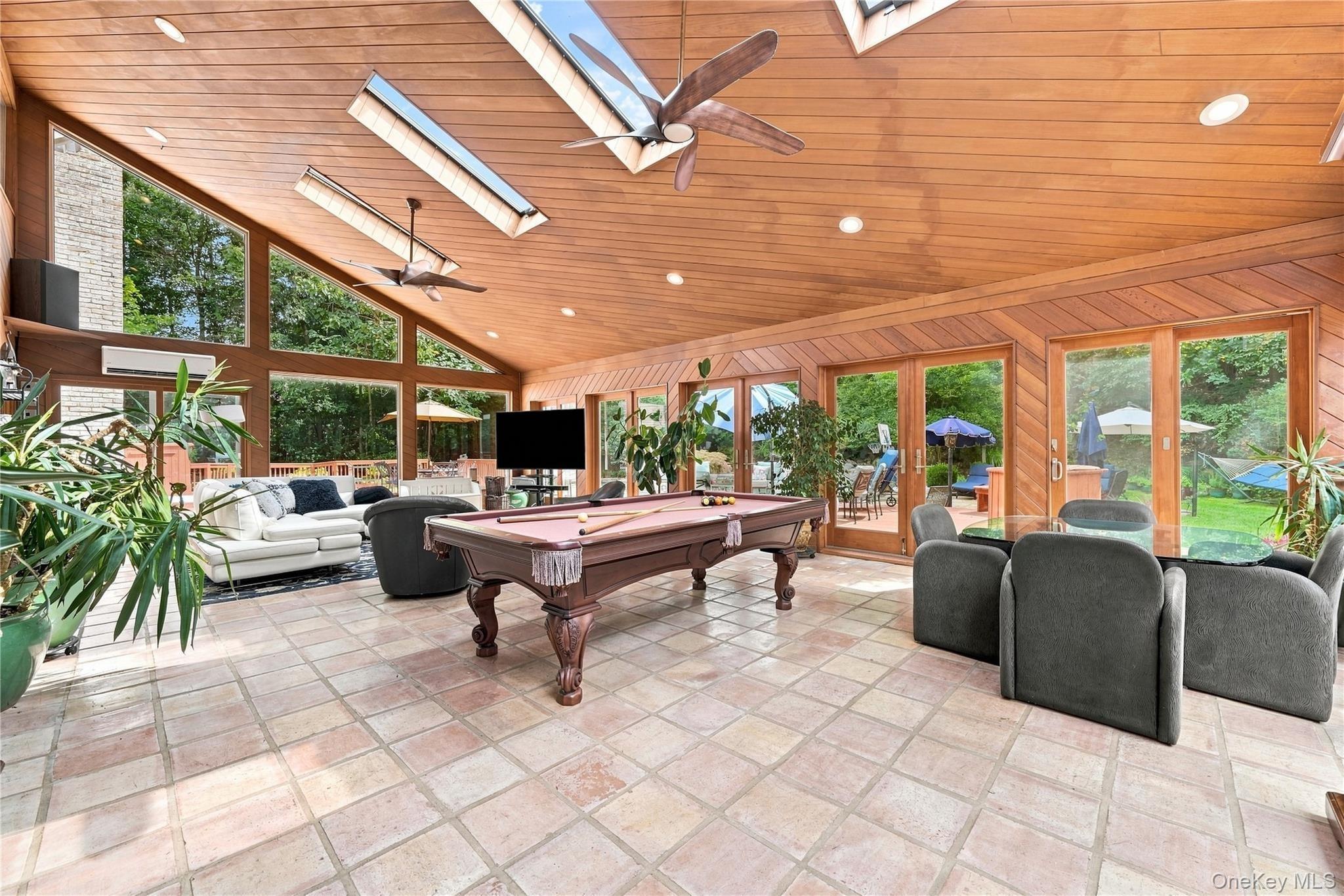 Swan Pl, Saint James, NY 11780