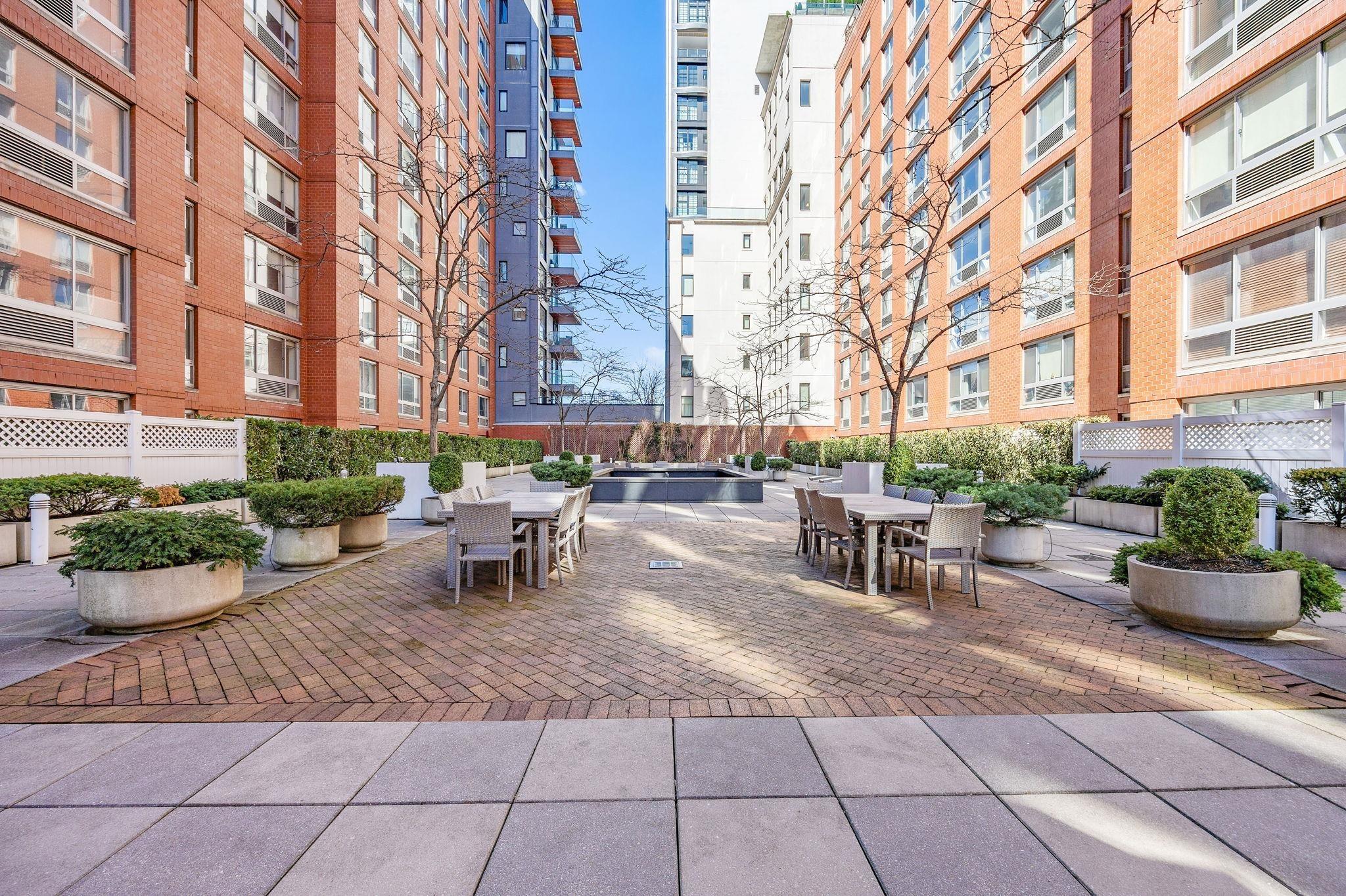 W 23rd St, New York, NY 10011