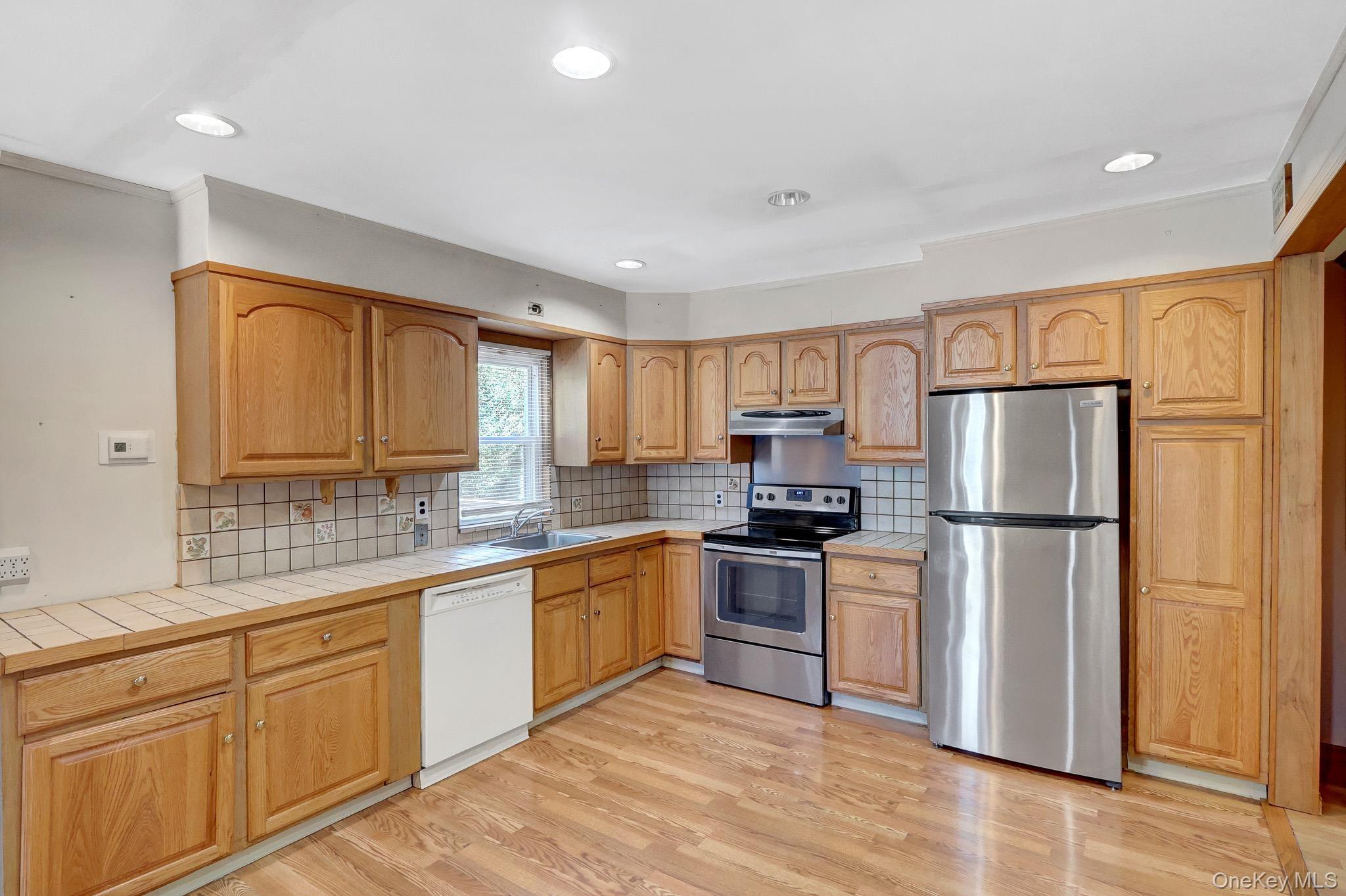 Essex Rd, Bethpage, NY 11714