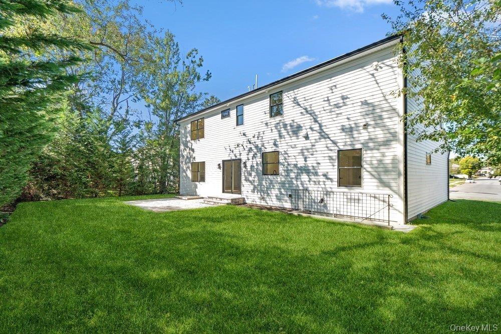 Jerold St, Plainview, NY 11803