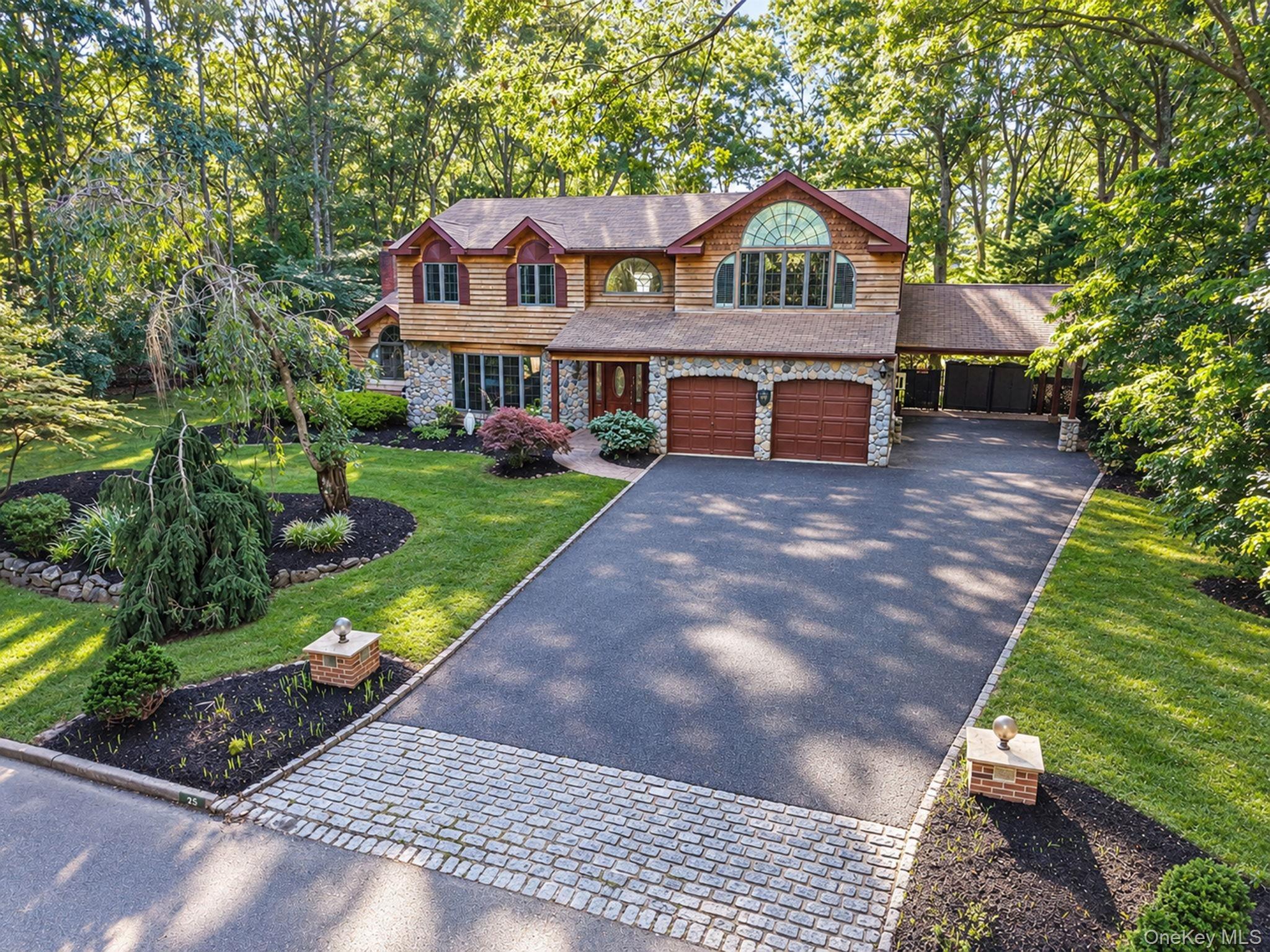 Hastings Dr, Ridge, NY 11961