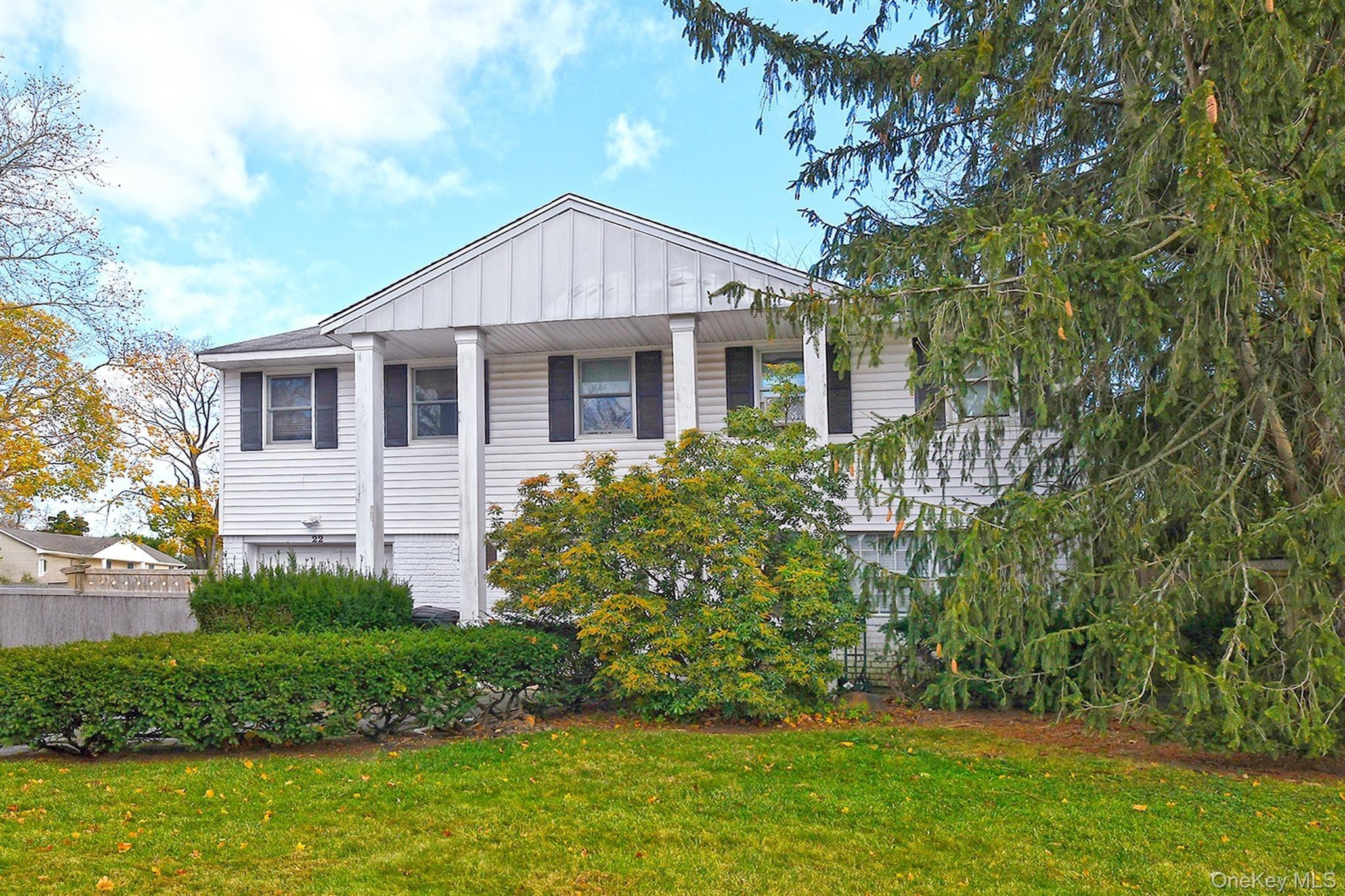 Suttonwood Dr, Commack, NY 11725