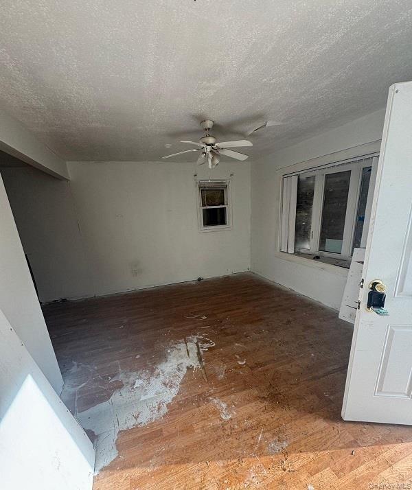 Somerset Rd N, Amityville, NY 11701