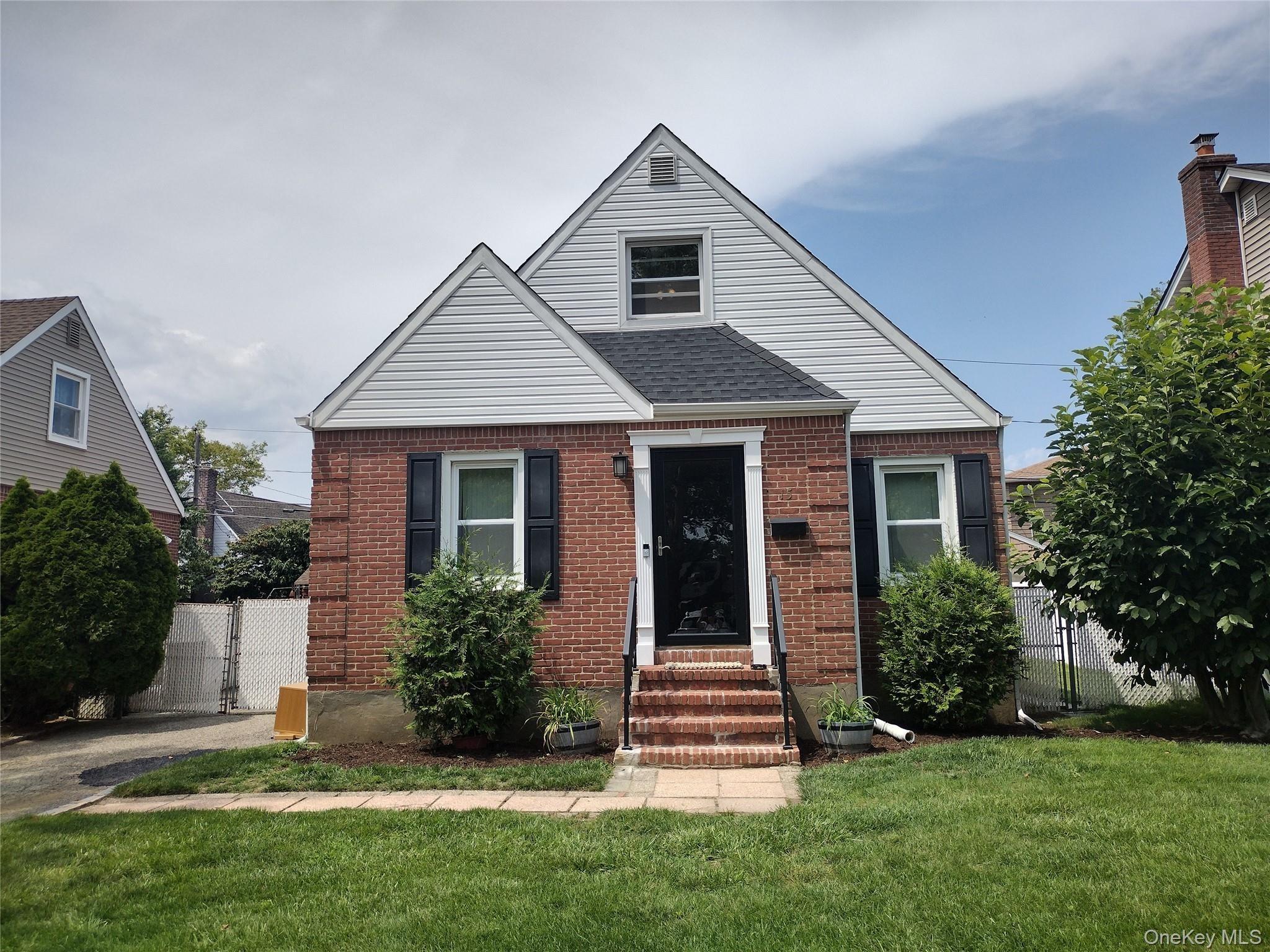 Yale Blvd, New Hyde Park, NY 11040