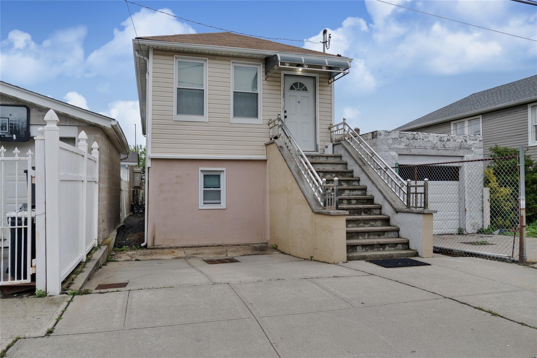Gouverneur Ave, Arverne, NY 11692