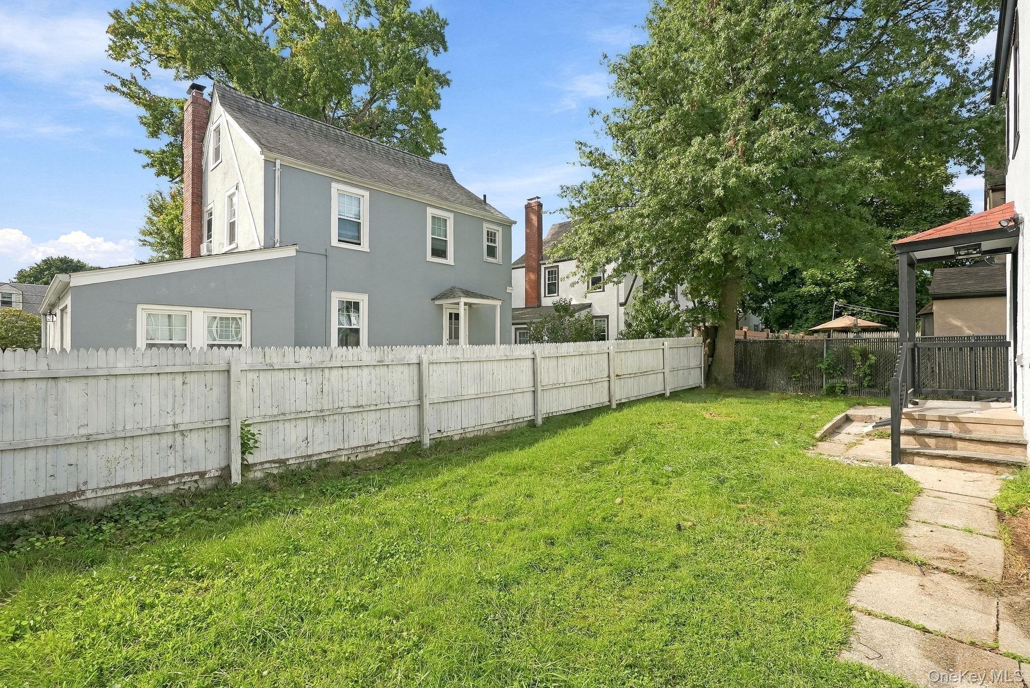 Robert Ave, Port Chester, NY 10573