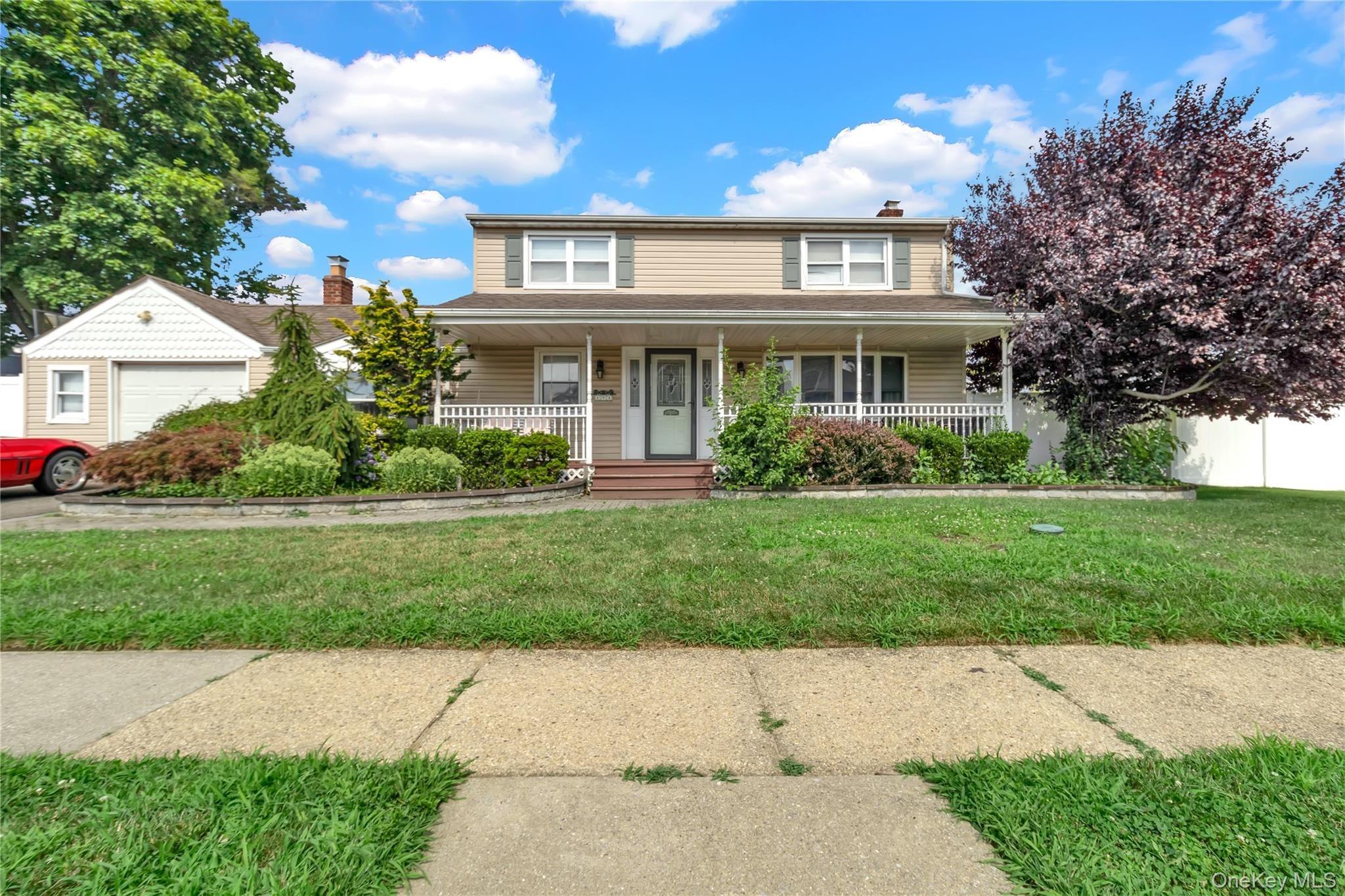 Cottage Blvd, Hicksville, NY 11801