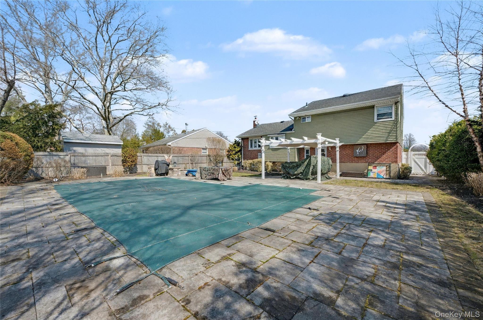Richfield St, Plainview, NY 11803