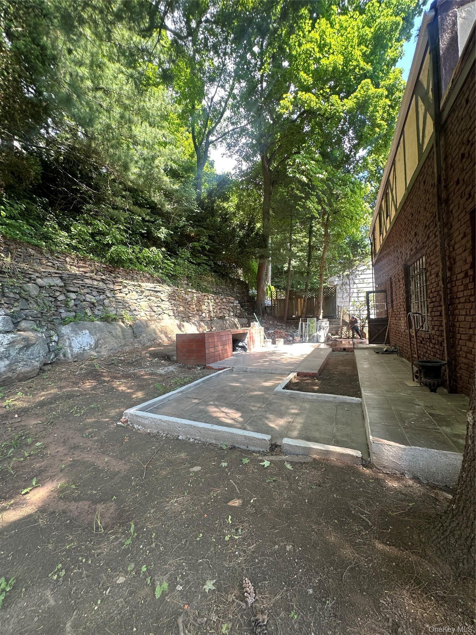 Brookdale Dr, Yonkers, NY 10710