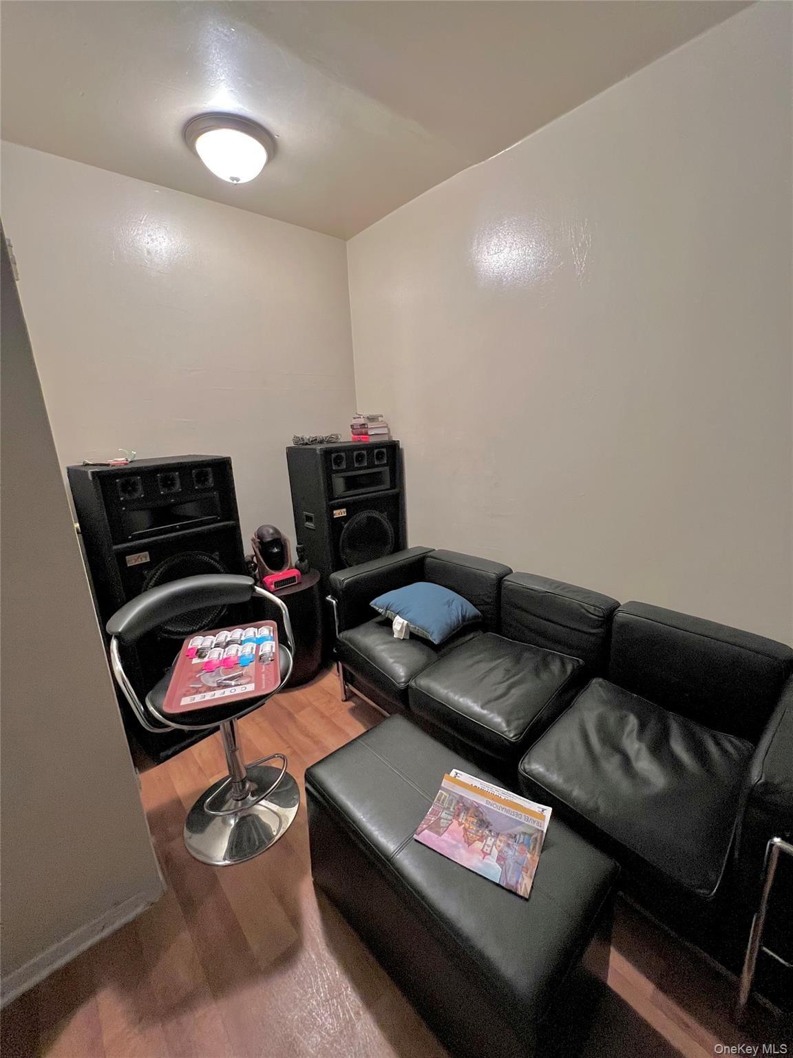 E 182nd St, Bronx, NY 10457