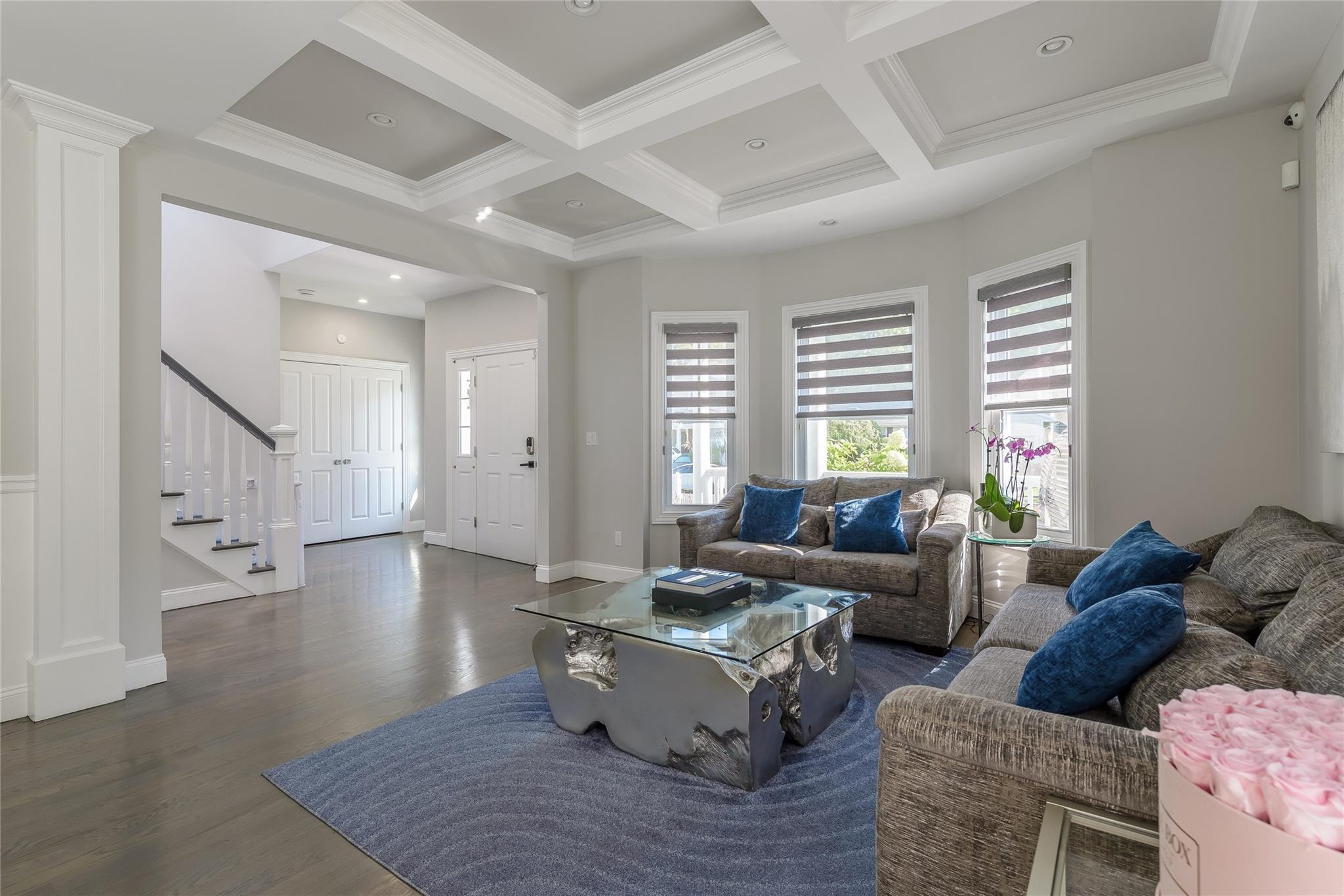 Shadyside Ave, Port Washington, NY 11050