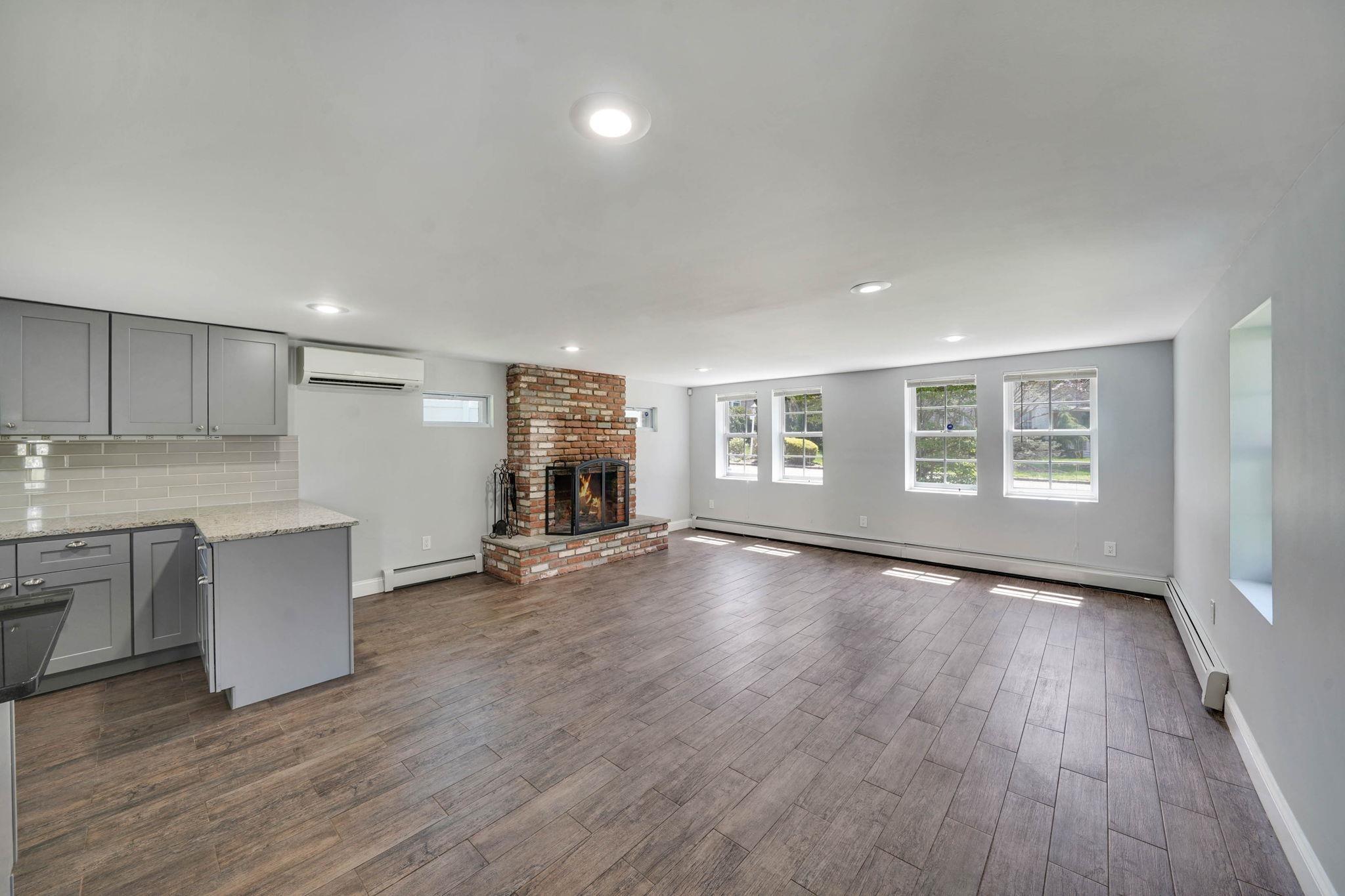 Ashleigh Ct, Glen Cove, NY 11542