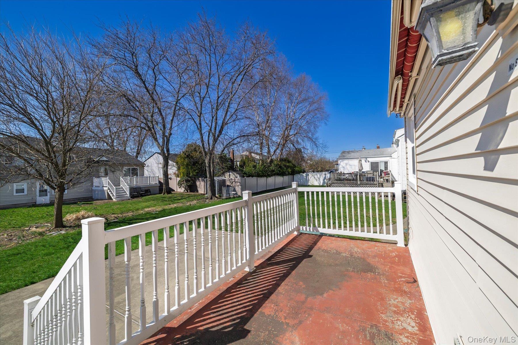 Thompson Ave, Oceanside, NY 11572