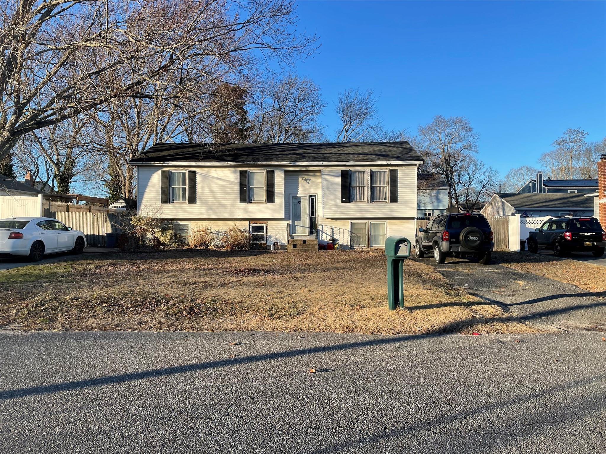 Adobe Dr, Shirley, NY 11967