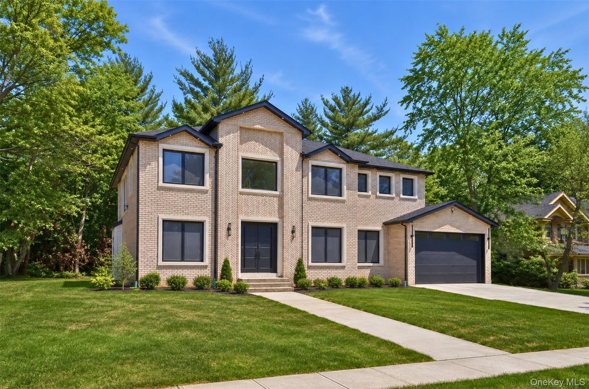 Parkway Dr, Roslyn Heights, NY 11577