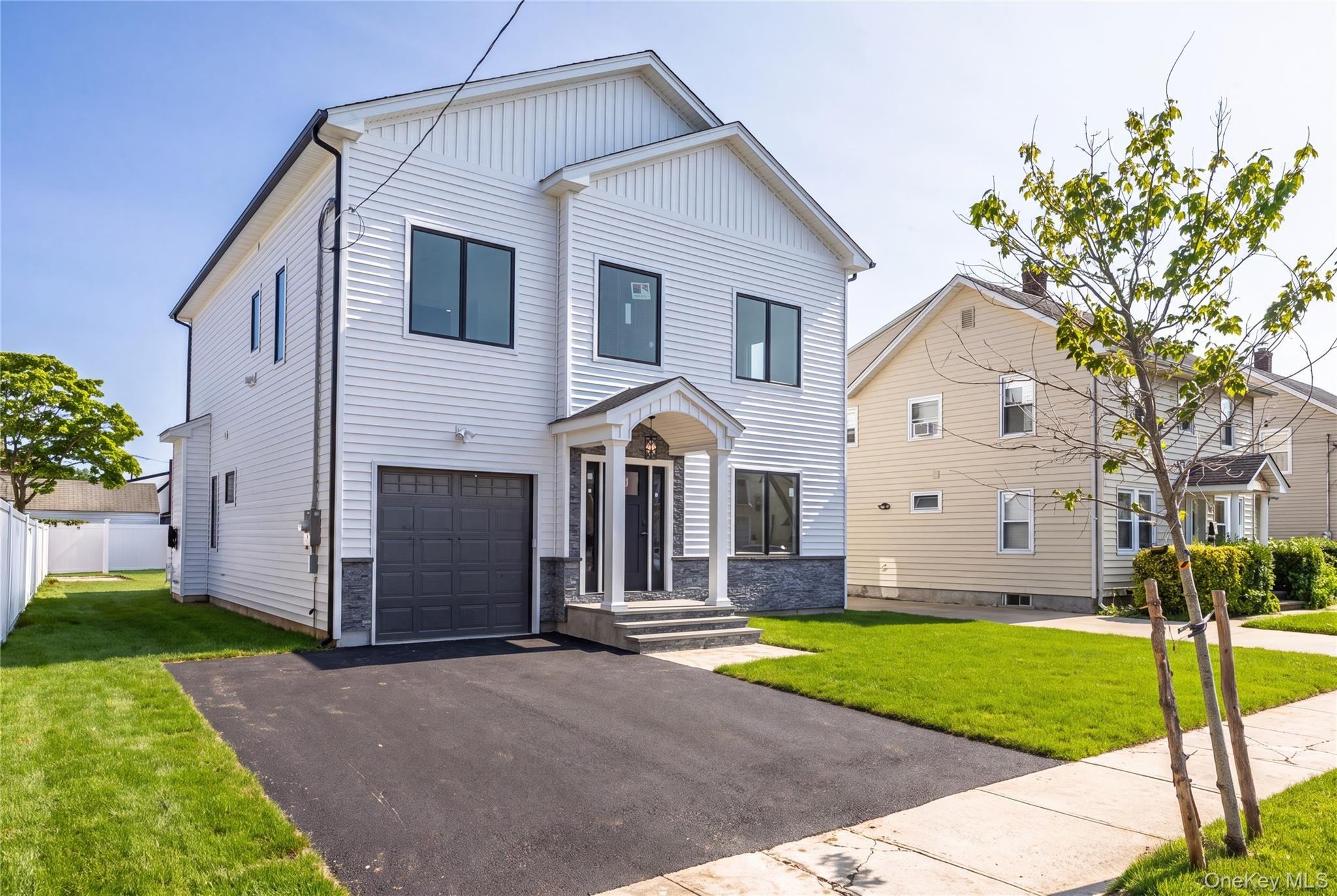 Westbury Ave, Mineola, NY 11501