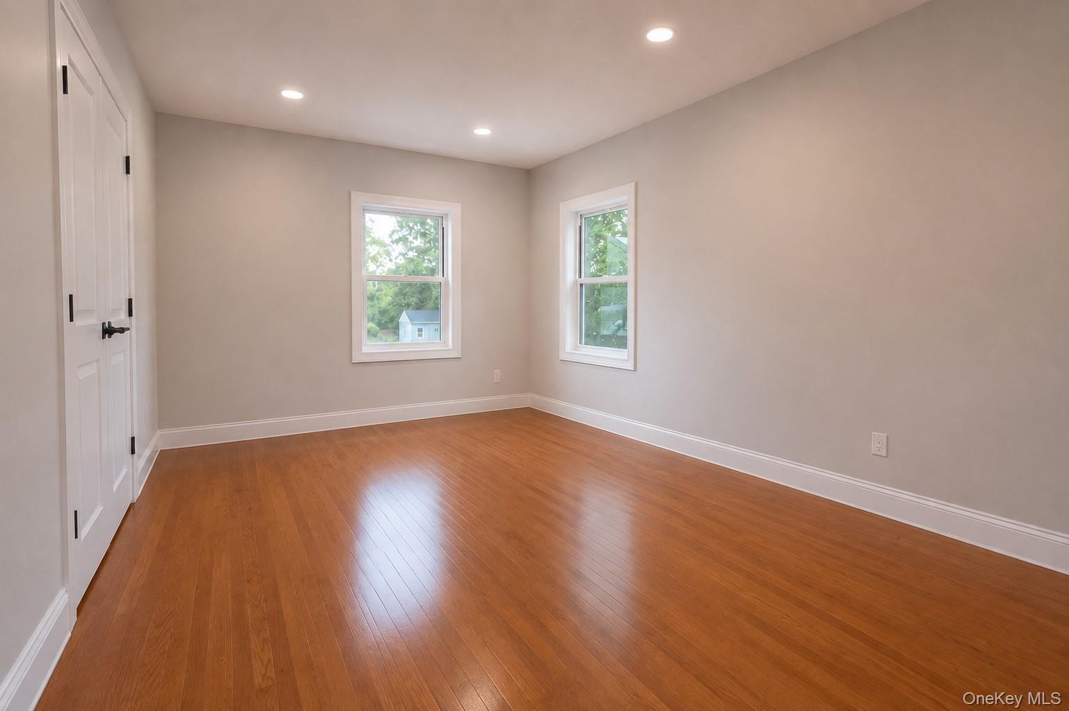 Vernon Ave, East Norwich, NY 11732