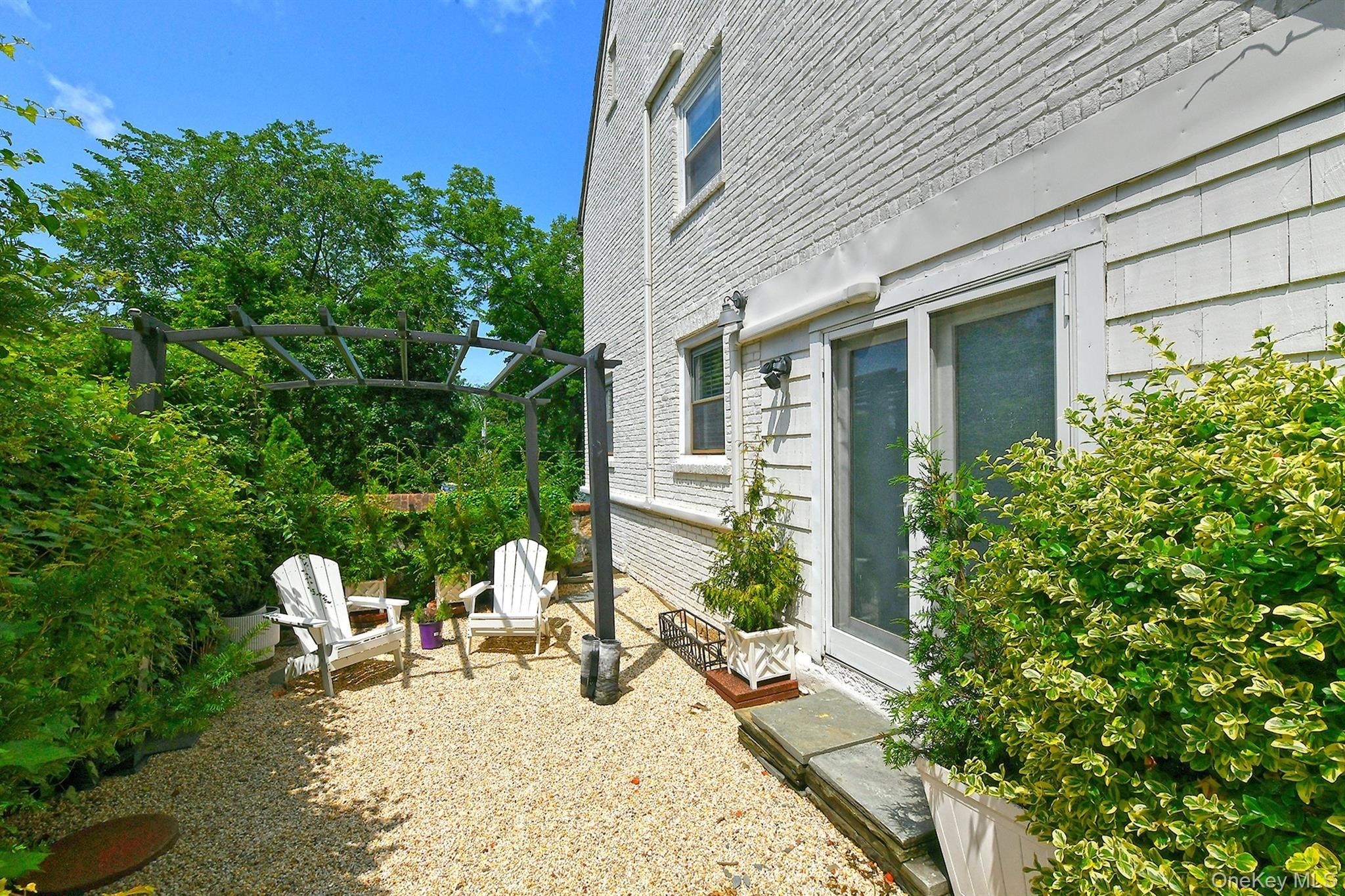 Beacon Hill Rd, Port Washington, NY 11050