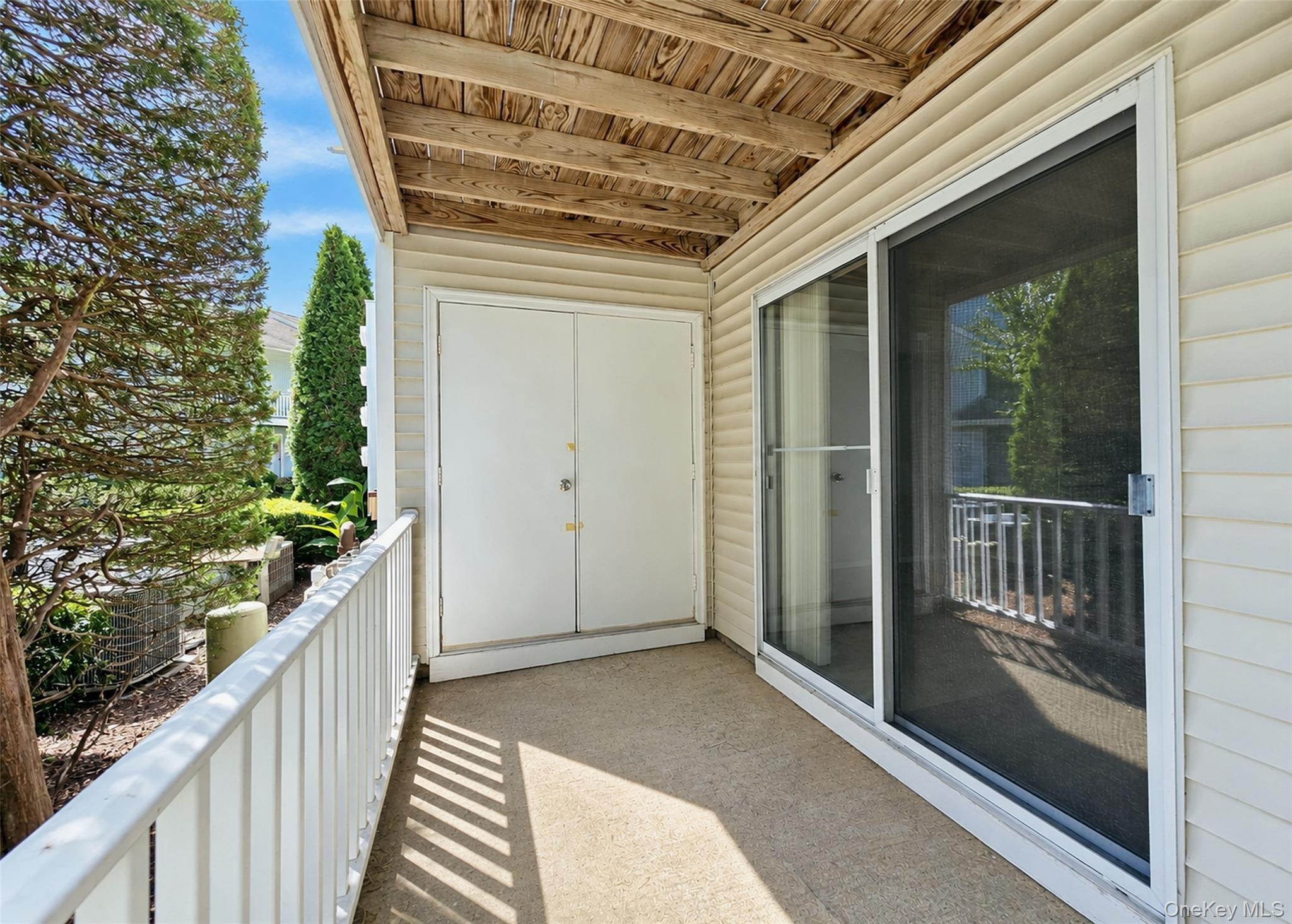 Fairview Cir, Middle Island, NY 11953