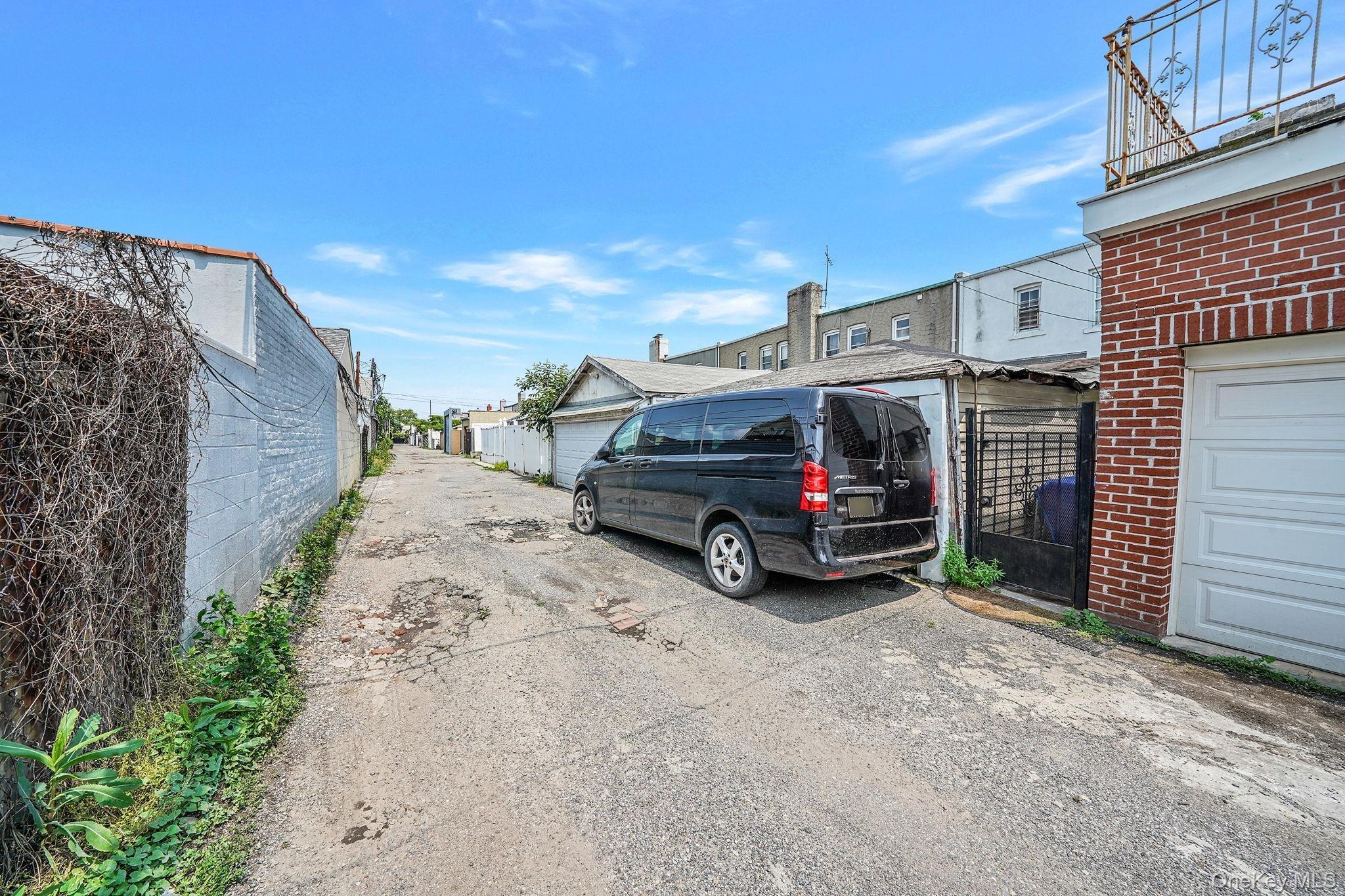 37th St, Astoria, NY 11105