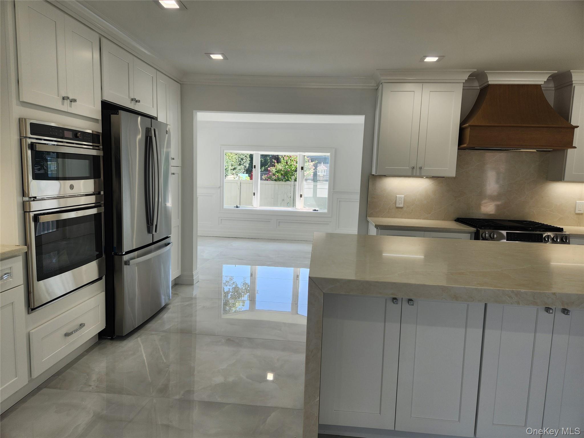 6th Ave, Massapequa Park, NY 11762