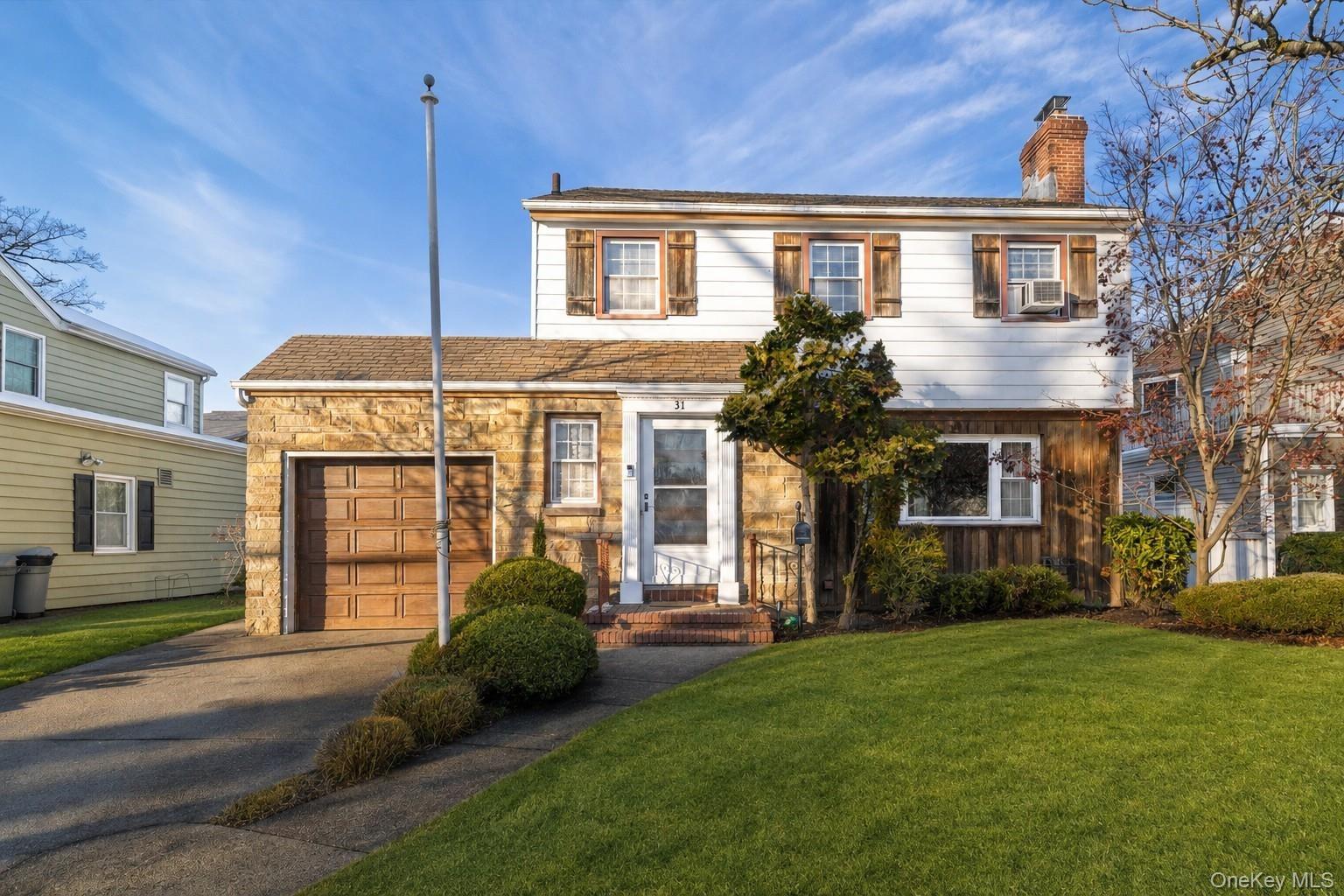 Alden Ct, Malverne, NY 11565
