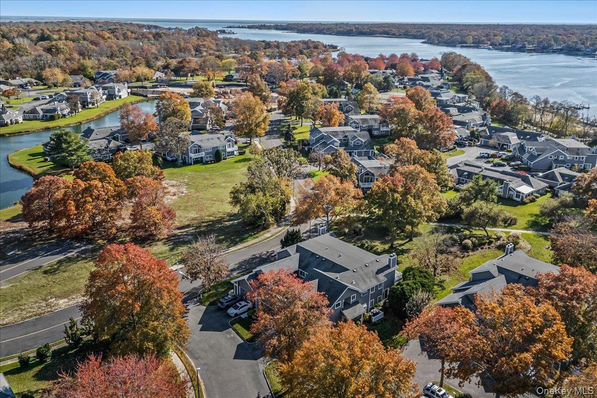 Lindsay Ln, Moriches, NY 11955
