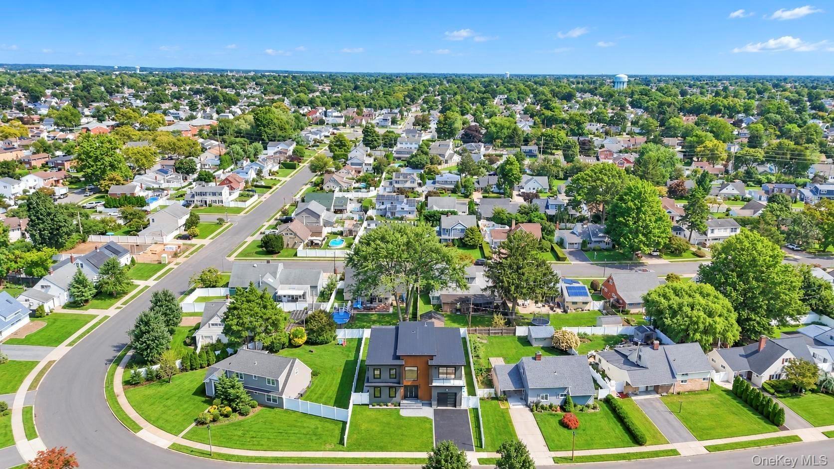 Greenbelt Ln, Levittown, NY 11756