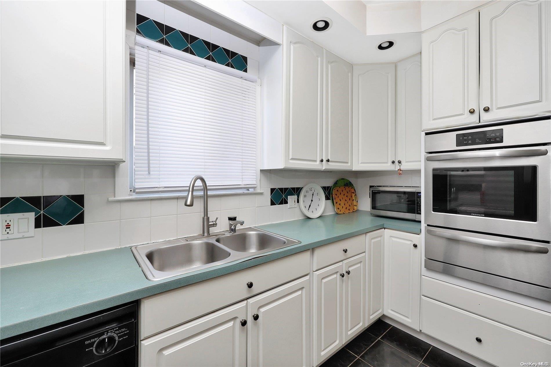 W Walnut St, Long Beach, NY 11561