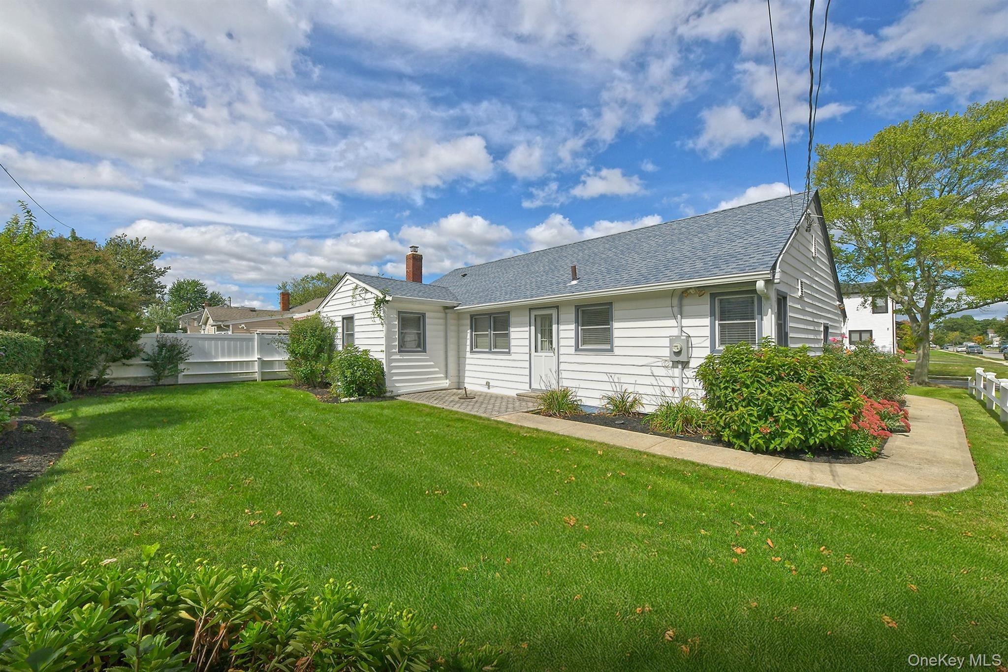 Anita Ln, Wantagh, NY 11793