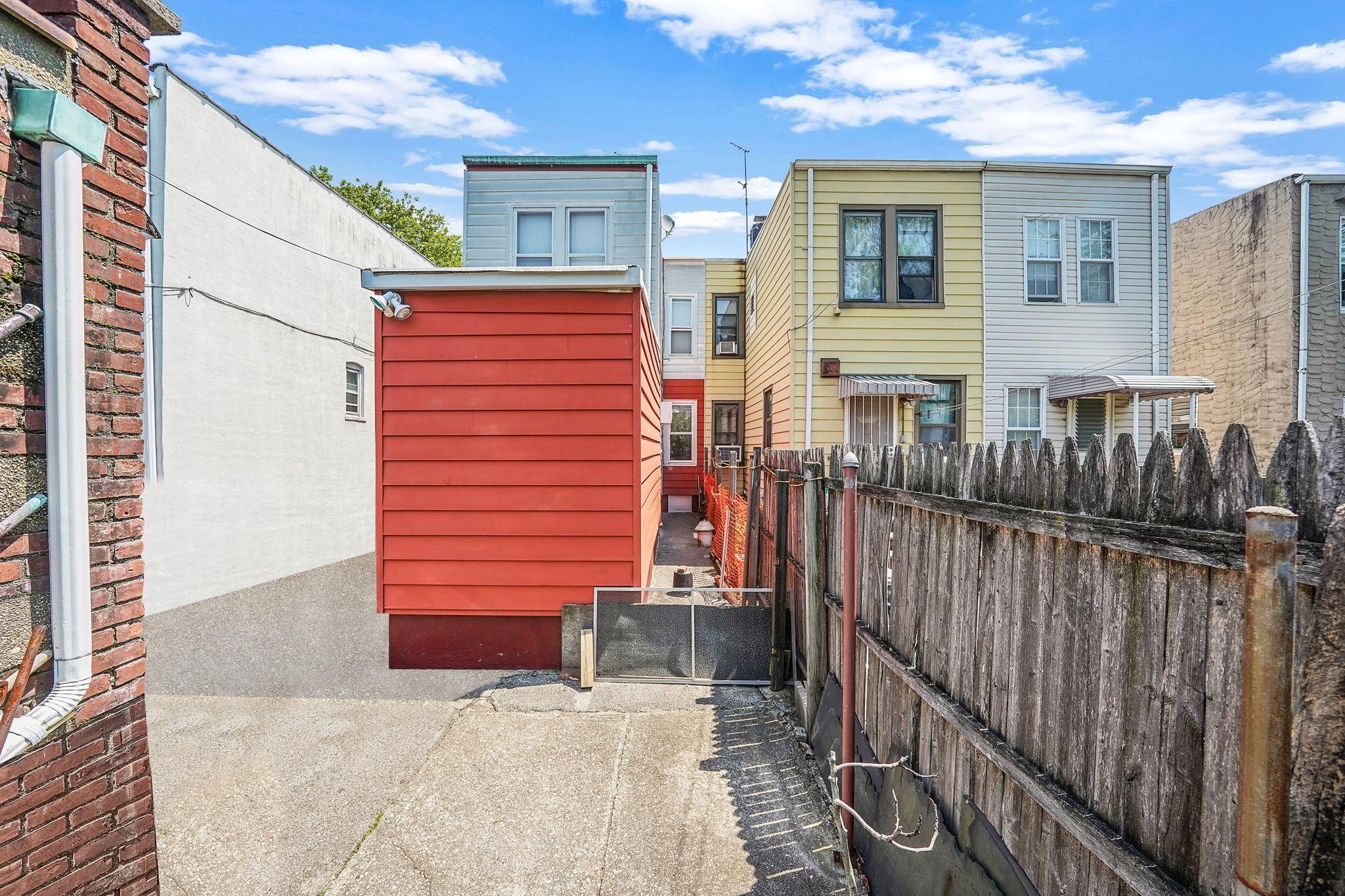 78th St, Middle Village, NY 11379