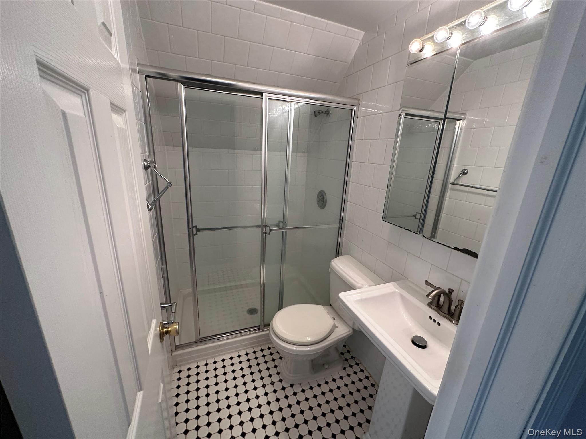 Cornwell Ave, Williston Park, NY 11596