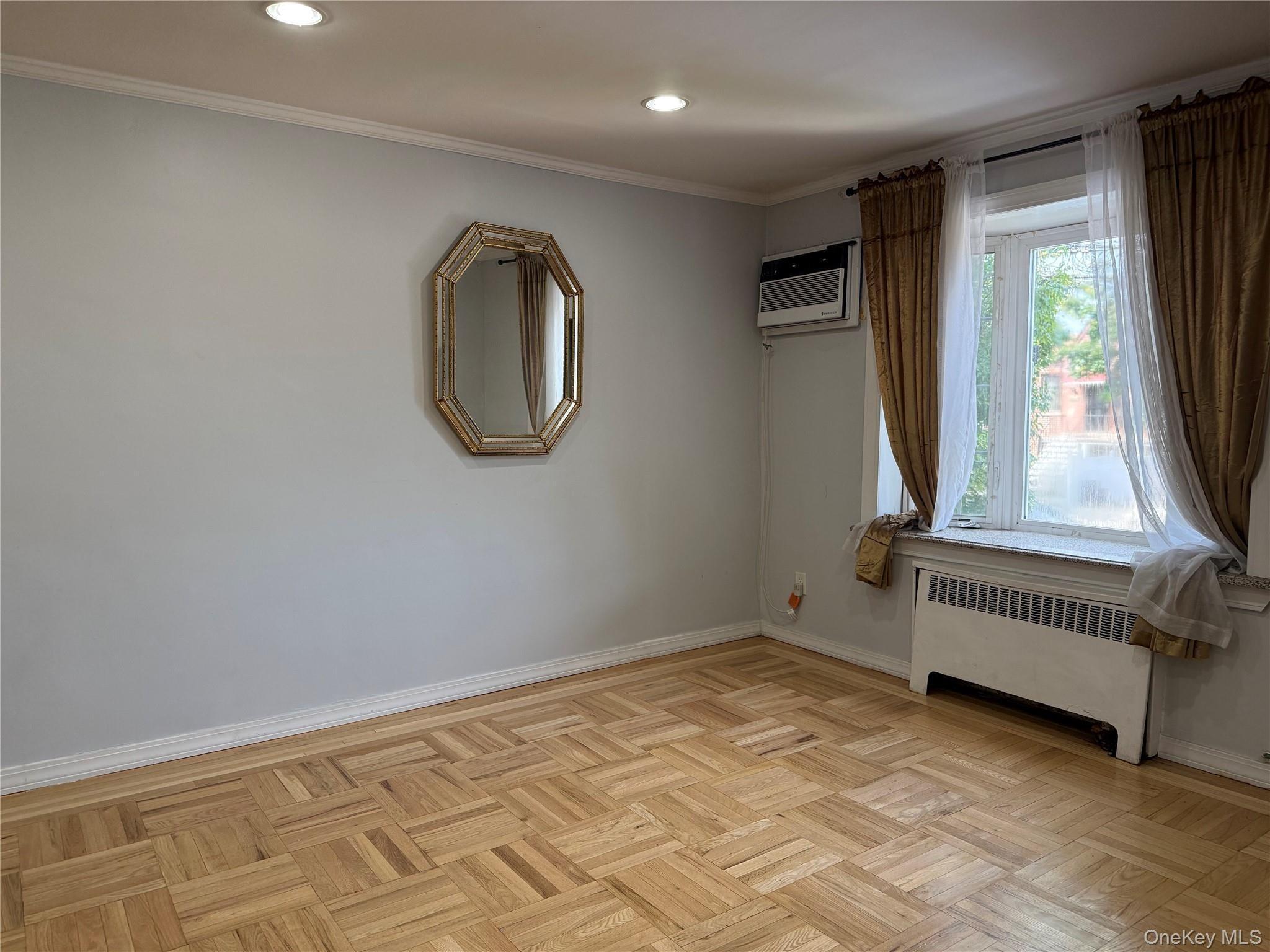 Lurting Ave, Bronx, NY 10469