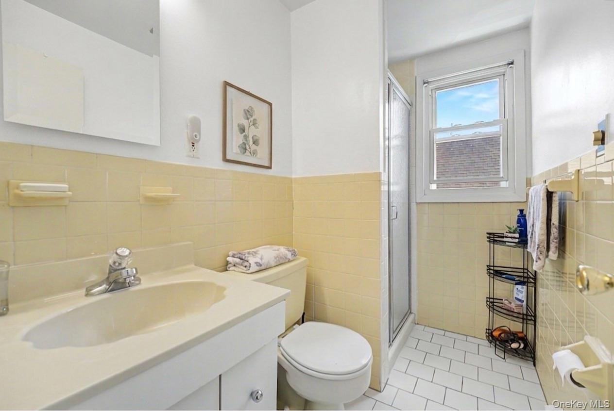 Elton Rd N, Garden City, NY 11530