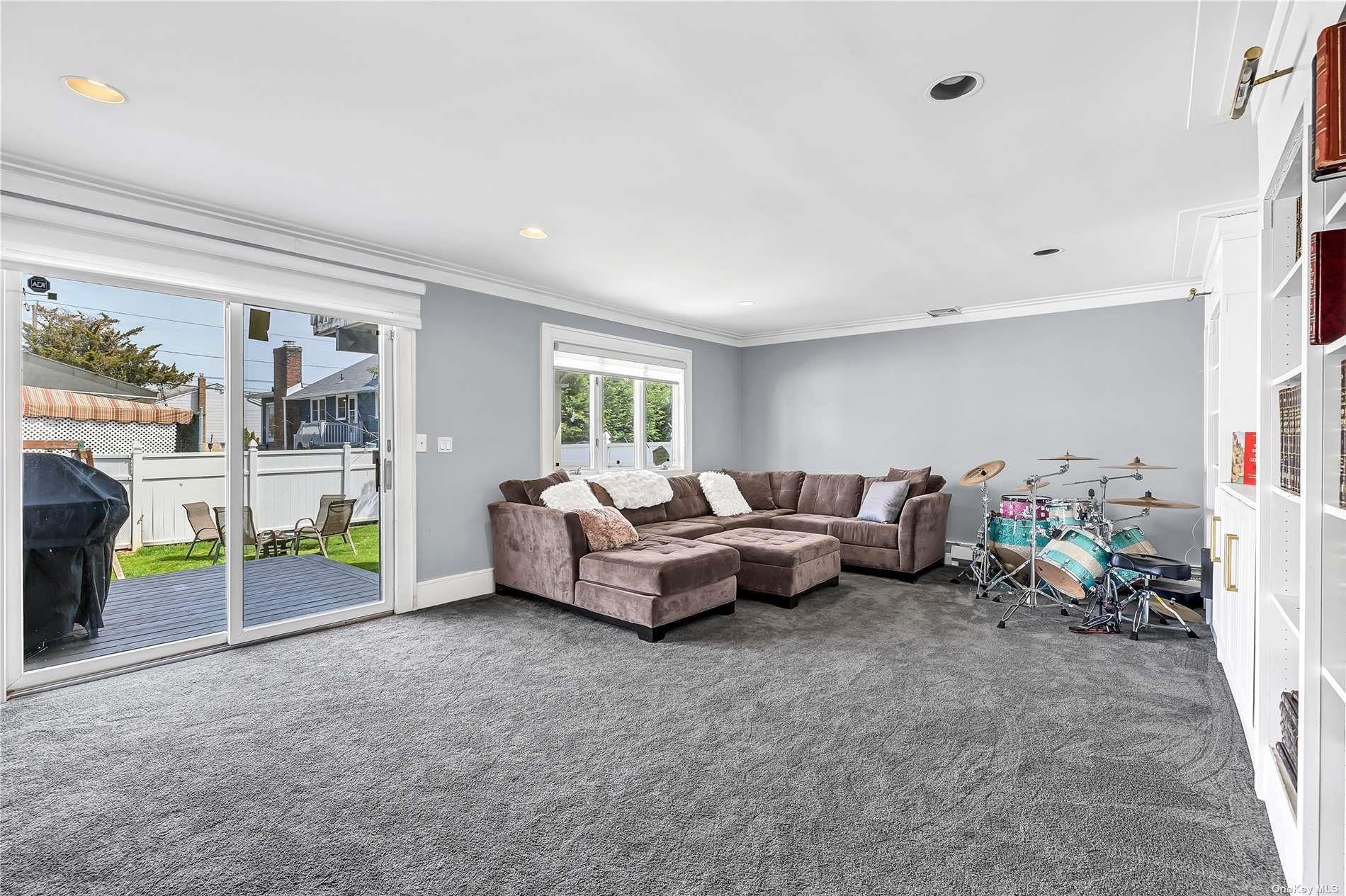 Howard Ave, Woodmere, NY 11598