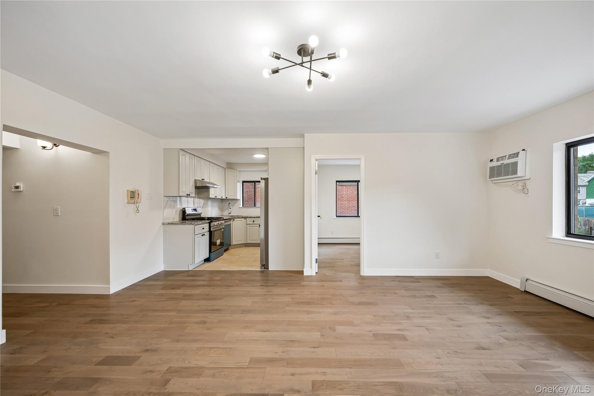 Roosevelt Ave, Flushing, NY 11354