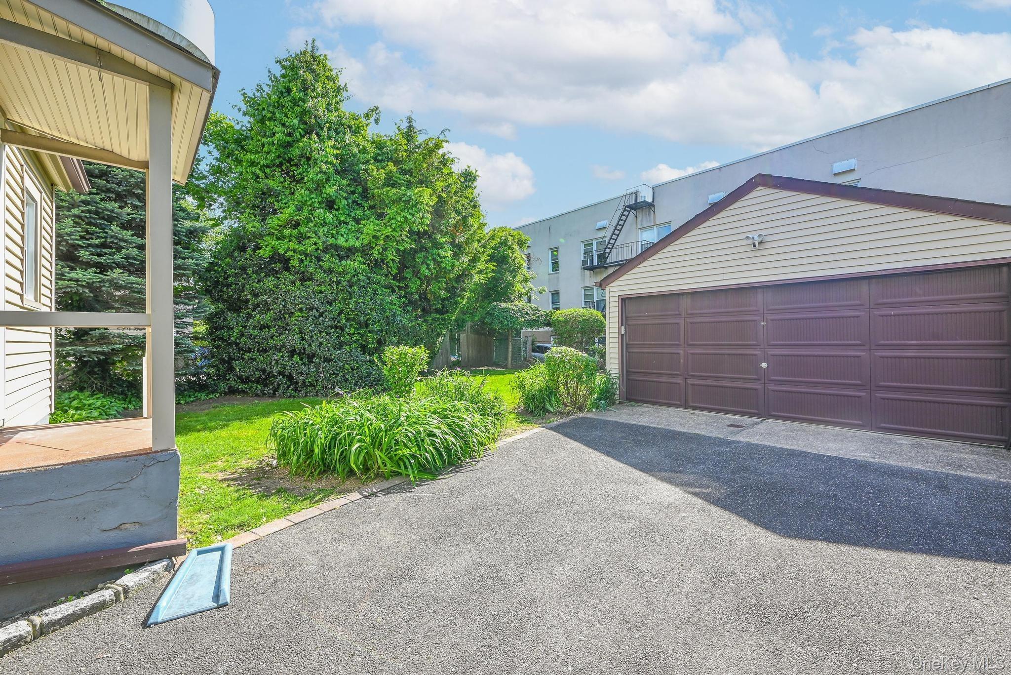 N Forest Ave, Rockville Centre, NY 11570