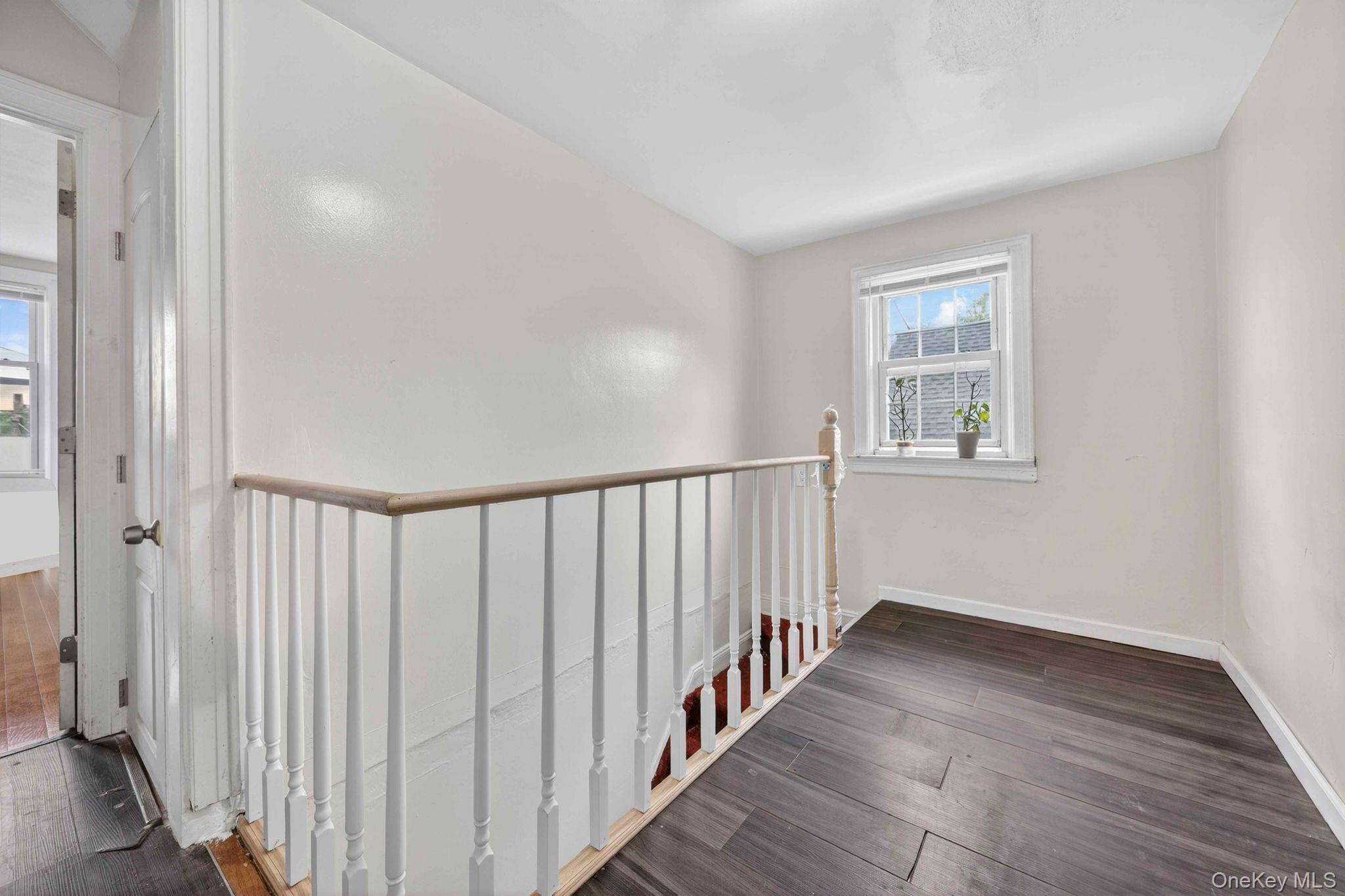 Little Neck Pkwy, Glen Oaks, NY 11004