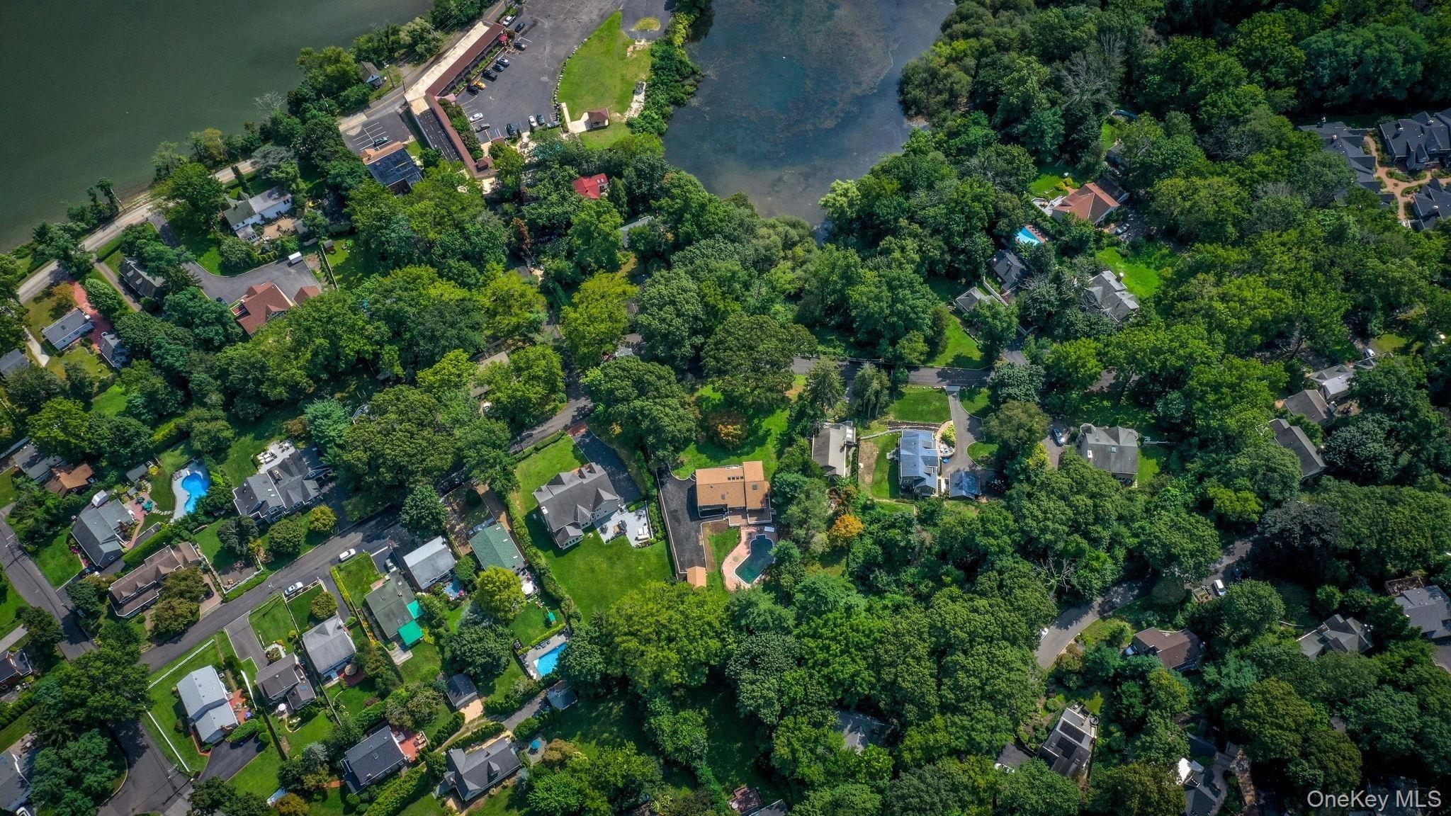 Lakeside Dr, Centerport, NY 11721