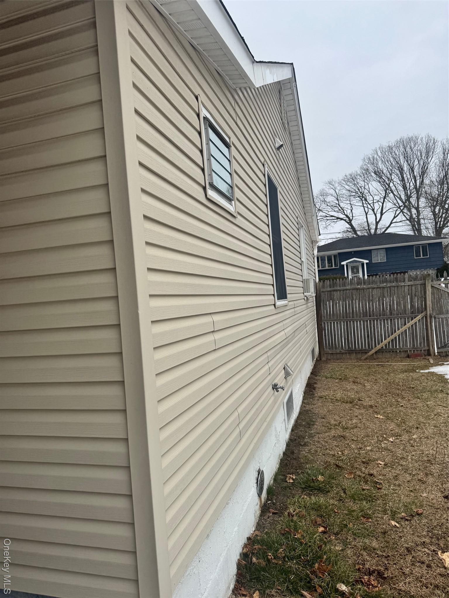Earl St, Deer Park, NY 11729