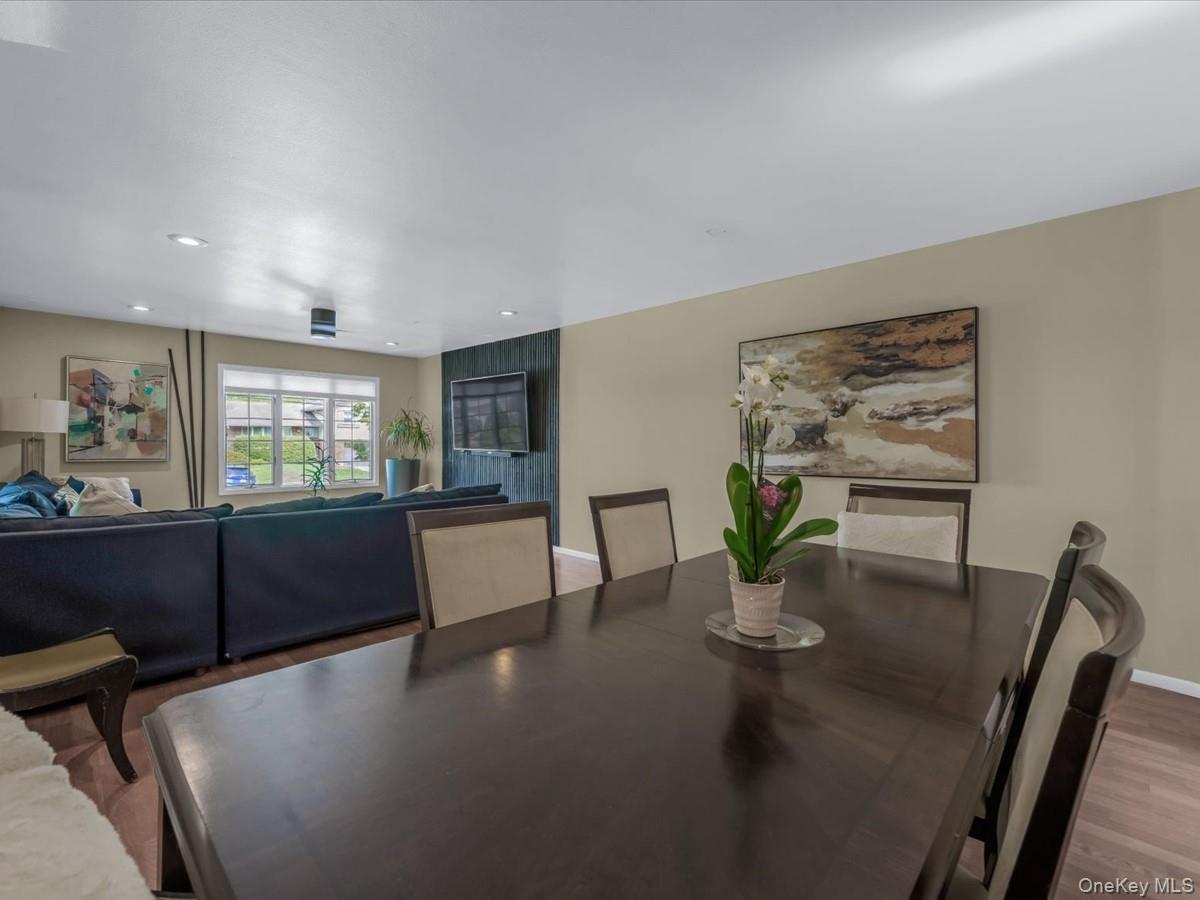 Roger Dr, Port Washington, NY 11050