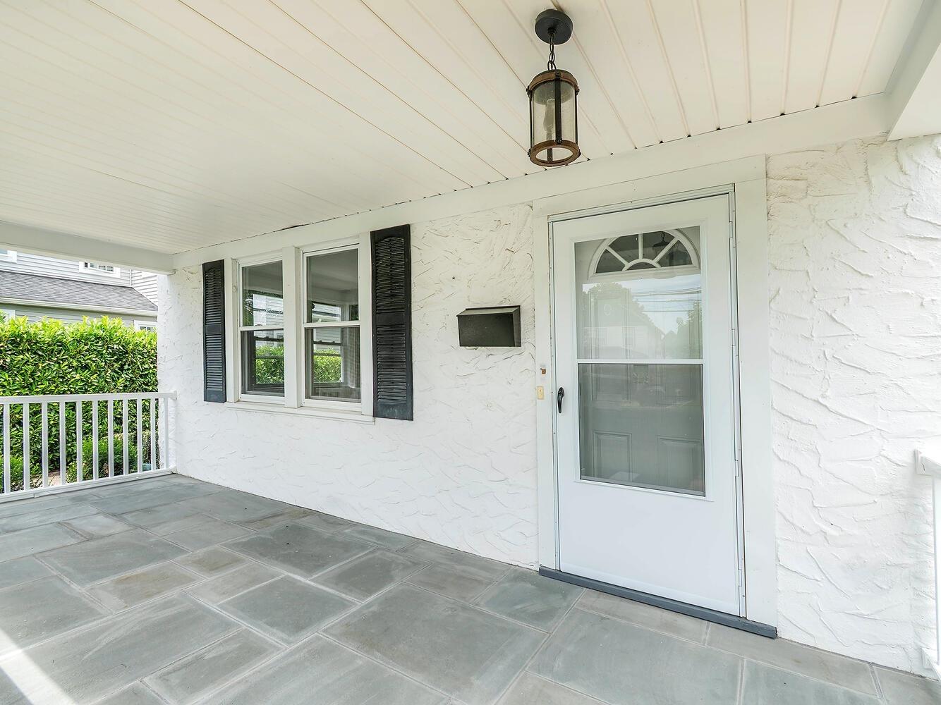 Avenue B, Port Washington, NY 11050