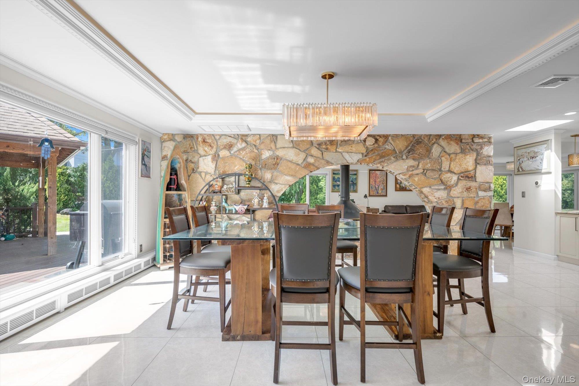 Macy Dr, Hewlett, NY 11557