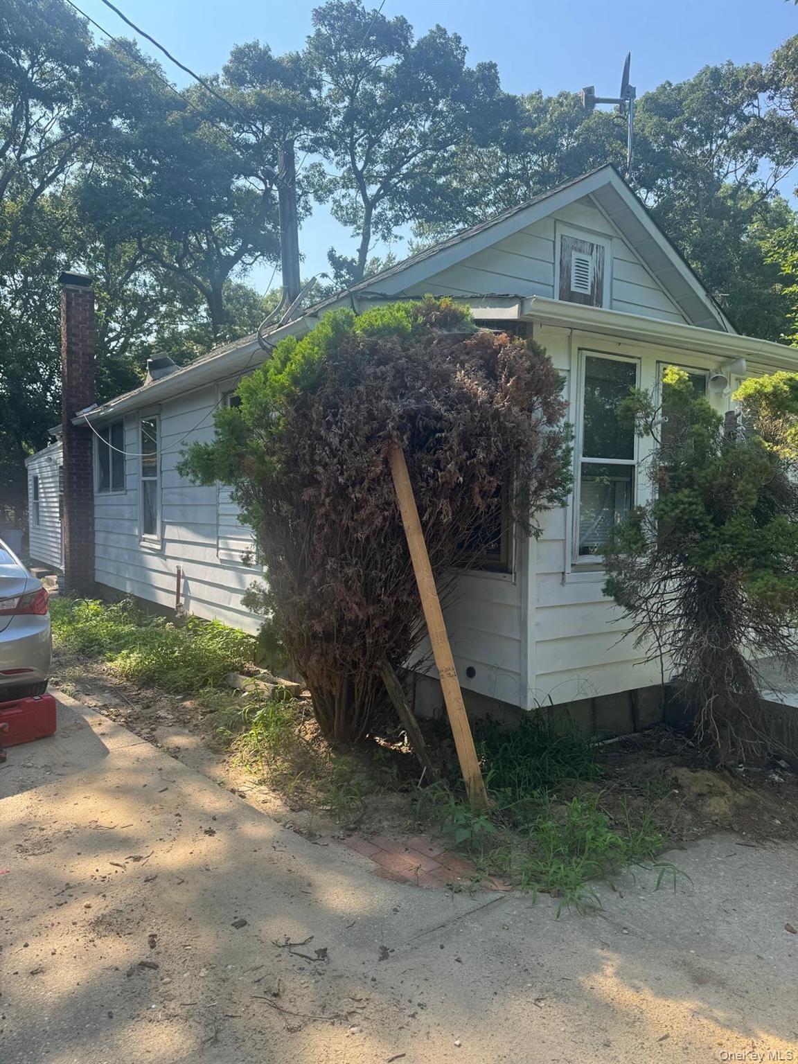 Midland Ave, Mastic, NY 11950