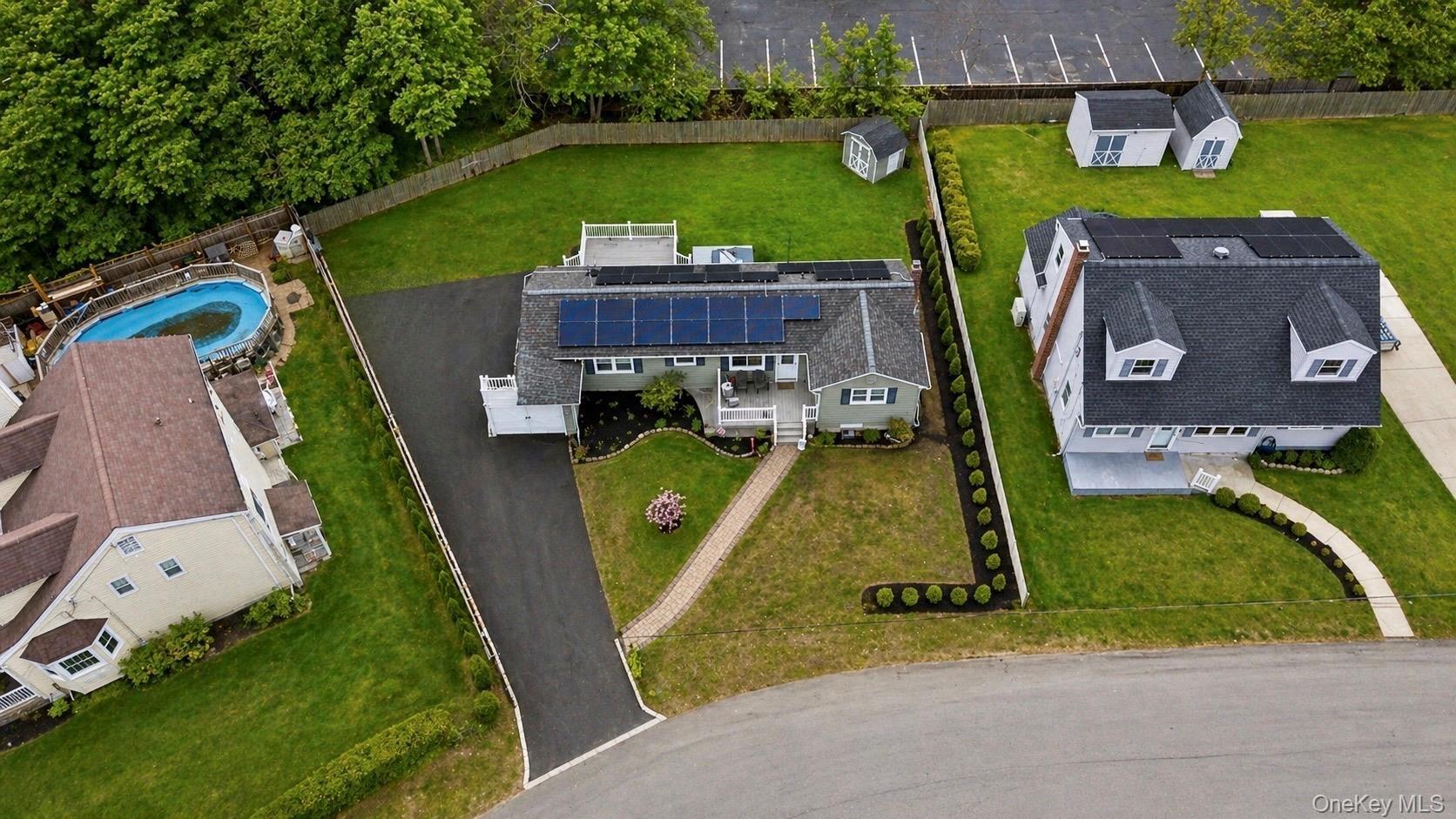Parkwood Dr, Shirley, NY 11967