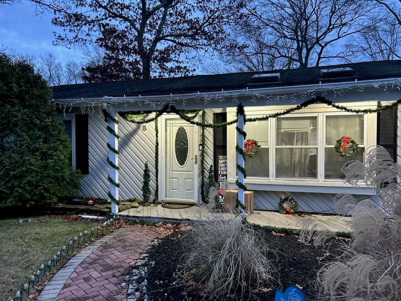 Henry St, Centereach, NY 11720
