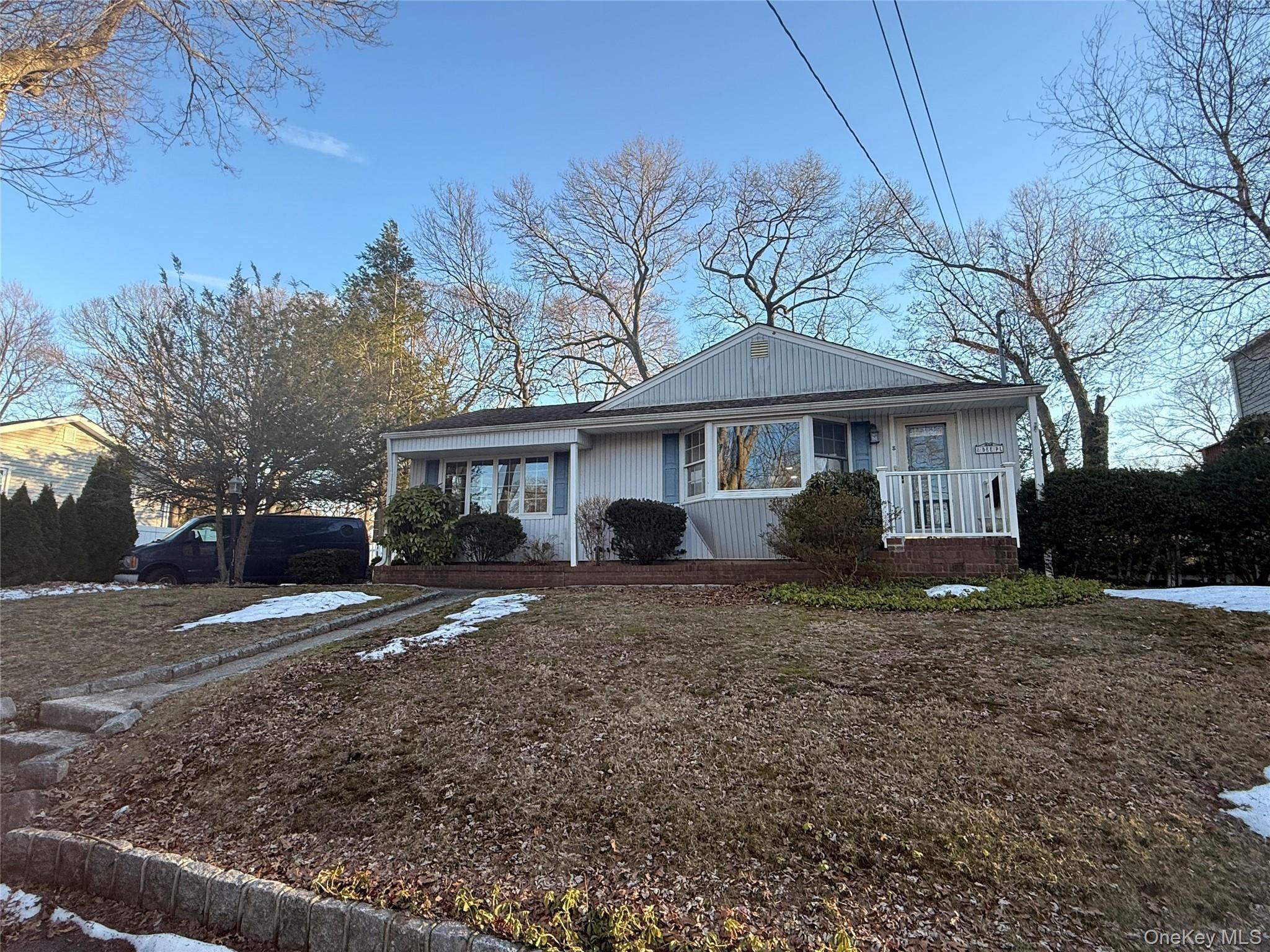 Dee Pl, Huntington Station, NY 11746